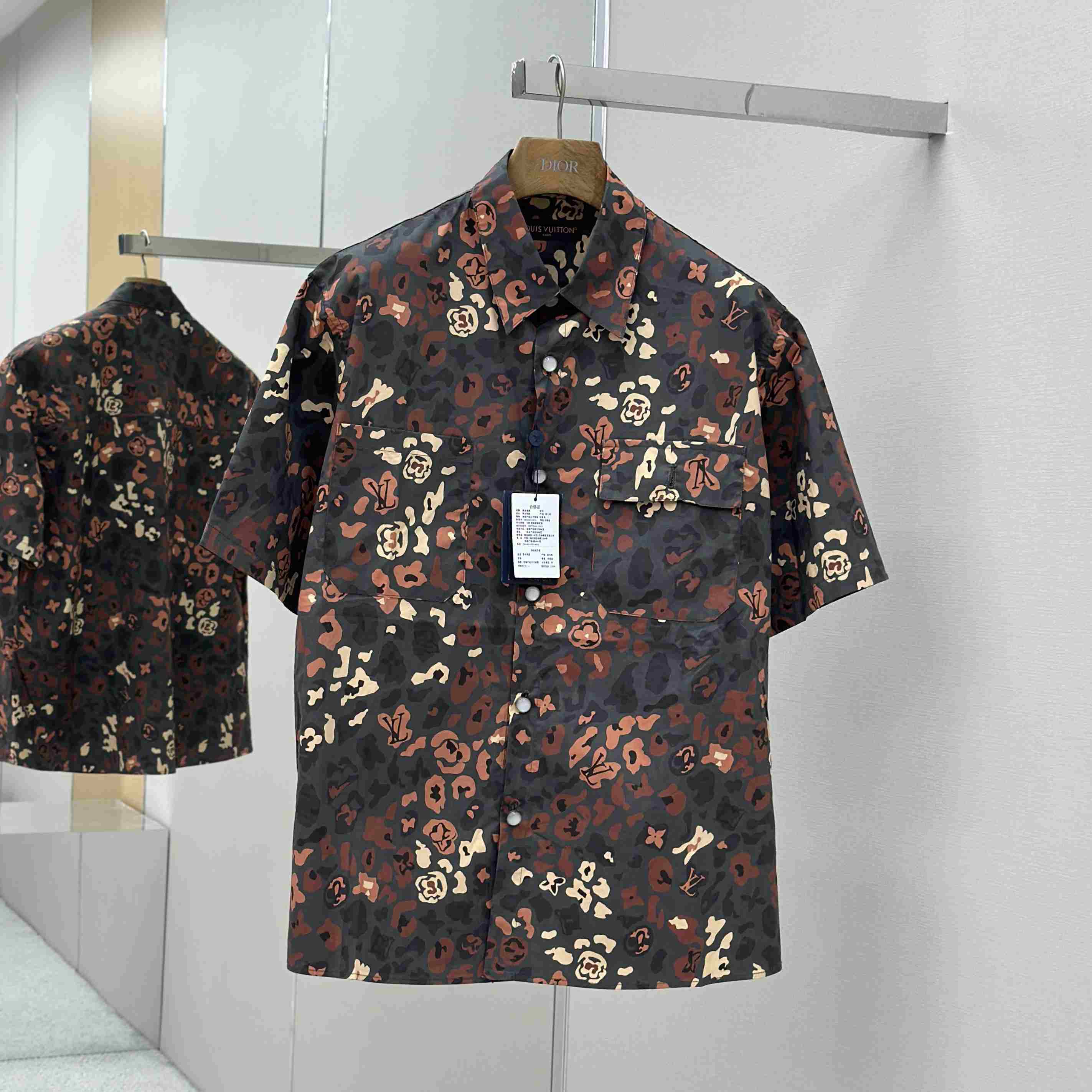 Louis Vuitton Printed Short-Sleeved Workwear Shirt   1AIMGT - EUR FASHION