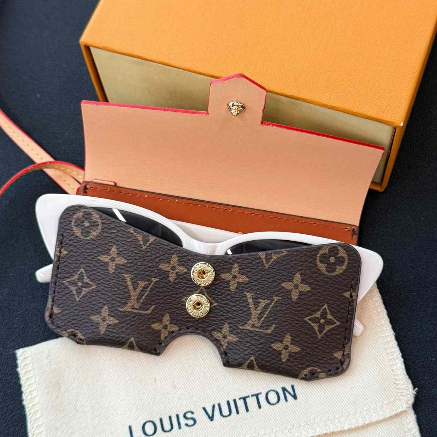 Louis Vuitton LV Glasses Holder   M02701 - EUR FASHION