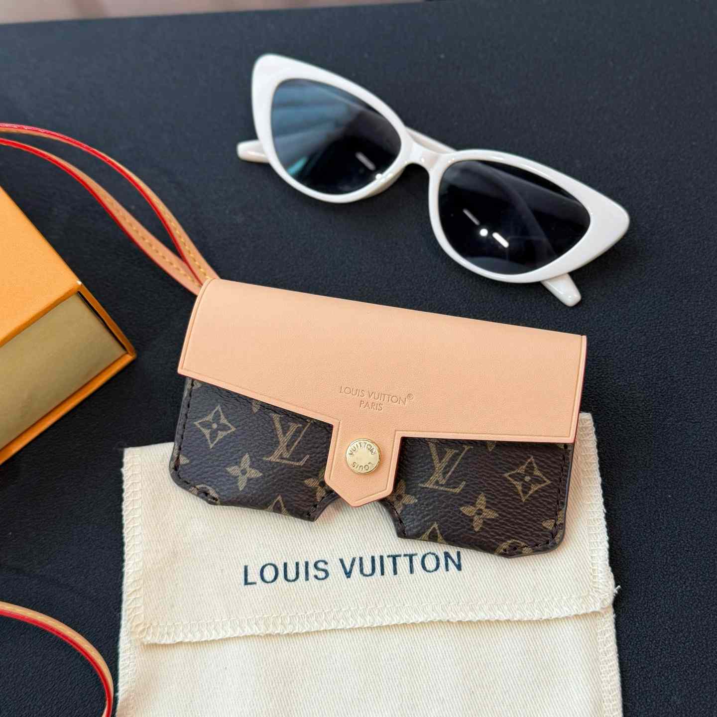 Louis Vuitton LV Glasses Holder   M02701 - EUR FASHION