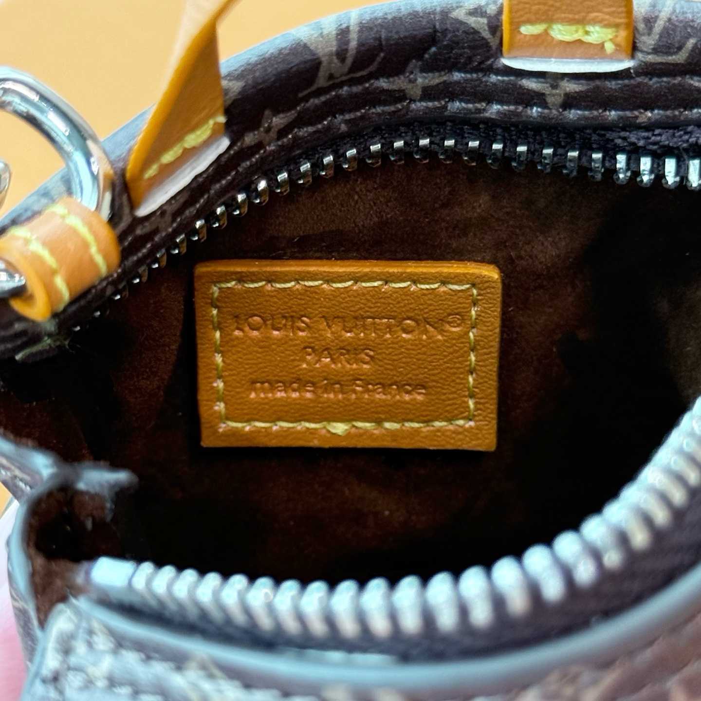 Louis Vuitton LV Mini Shopper Bag Charm    - EUR FASHION