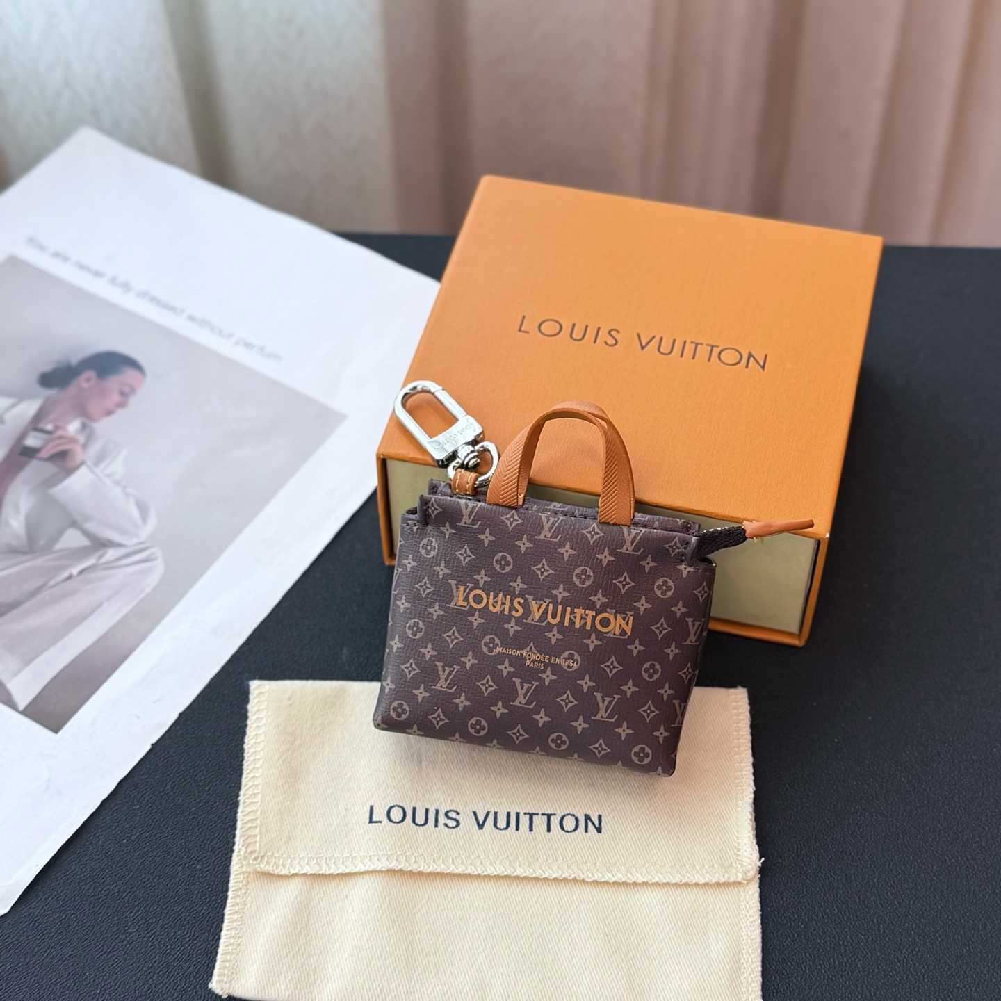 Louis Vuitton LV Mini Shopper Bag Charm    - EUR FASHION