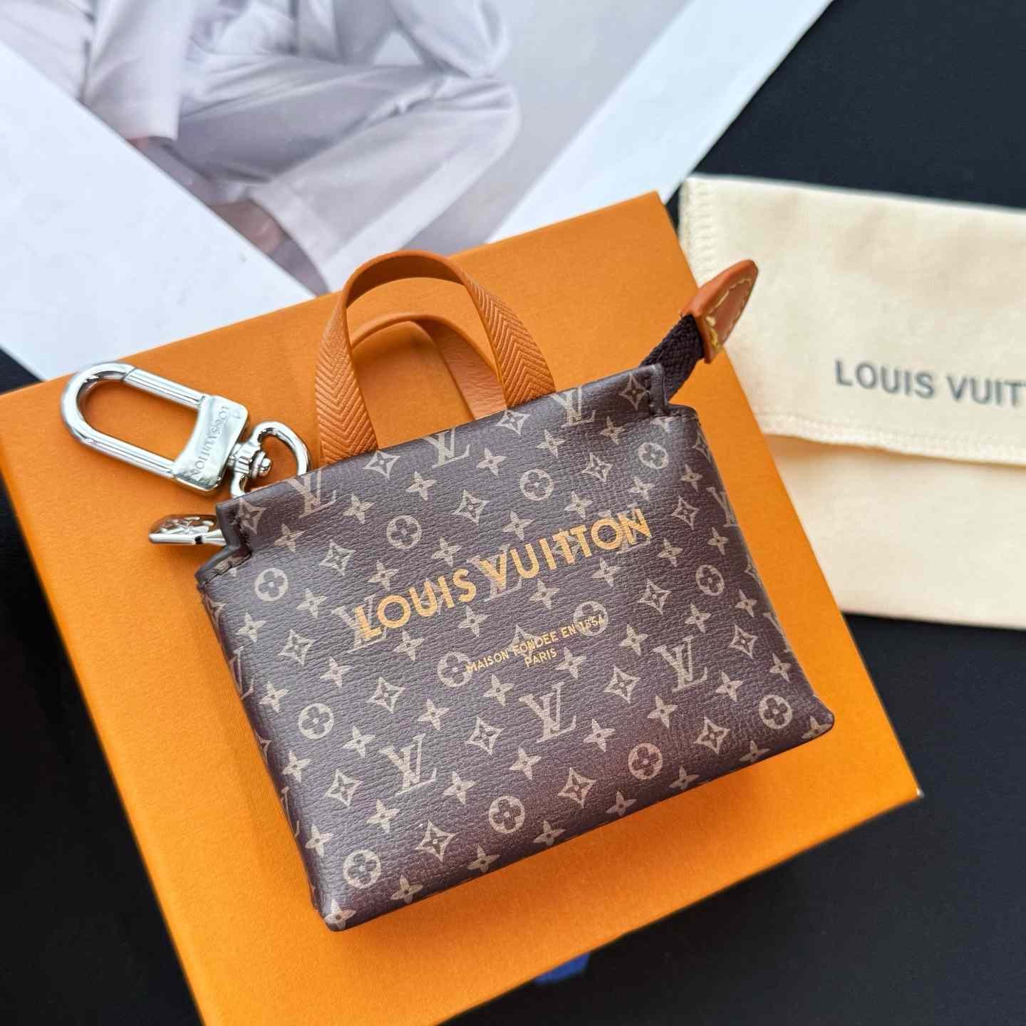 Louis Vuitton LV Mini Shopper Bag Charm    - EUR FASHION