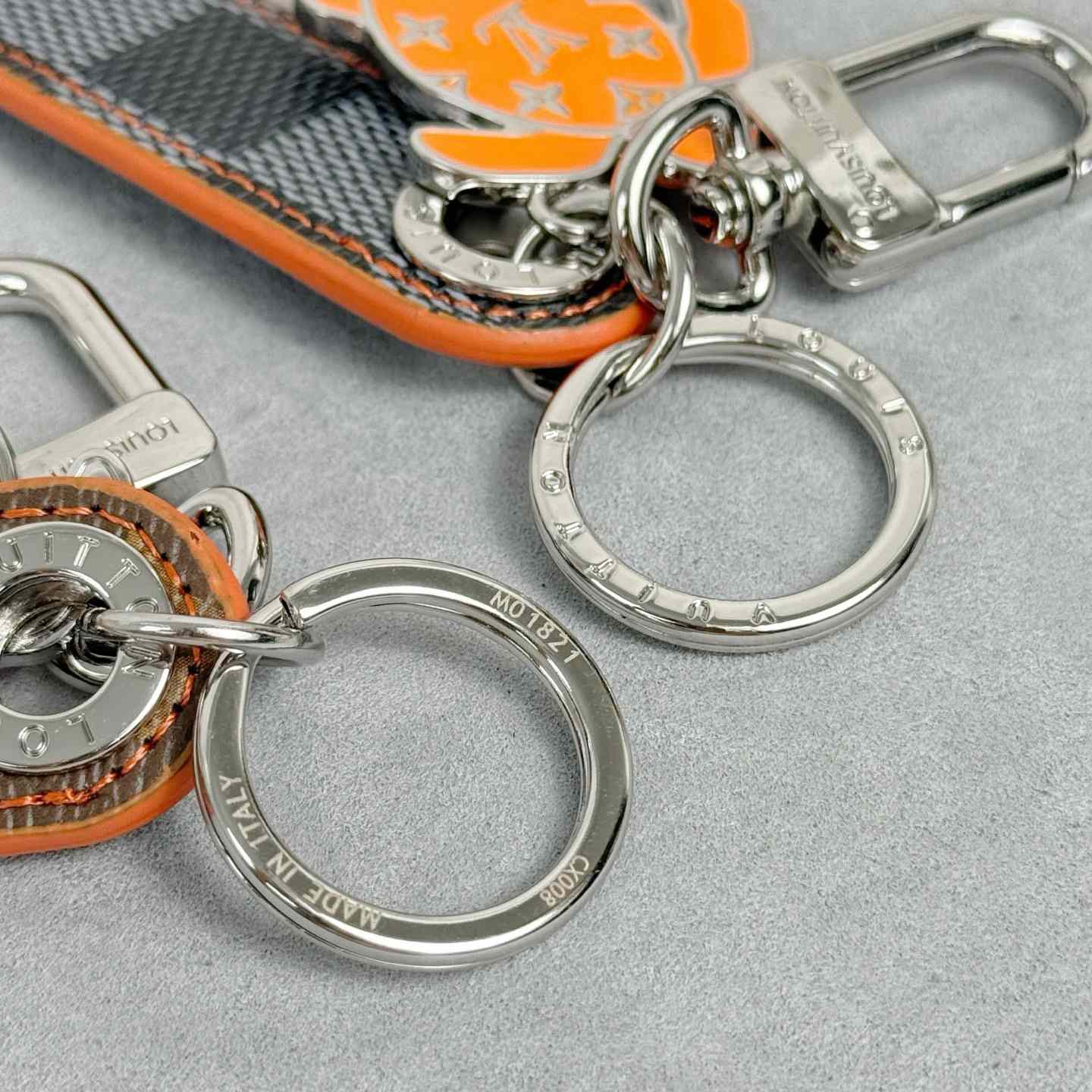 Louis Vuitton Dragonne Tab Key Holder and Bag Charm   M02558 - EUR FASHION