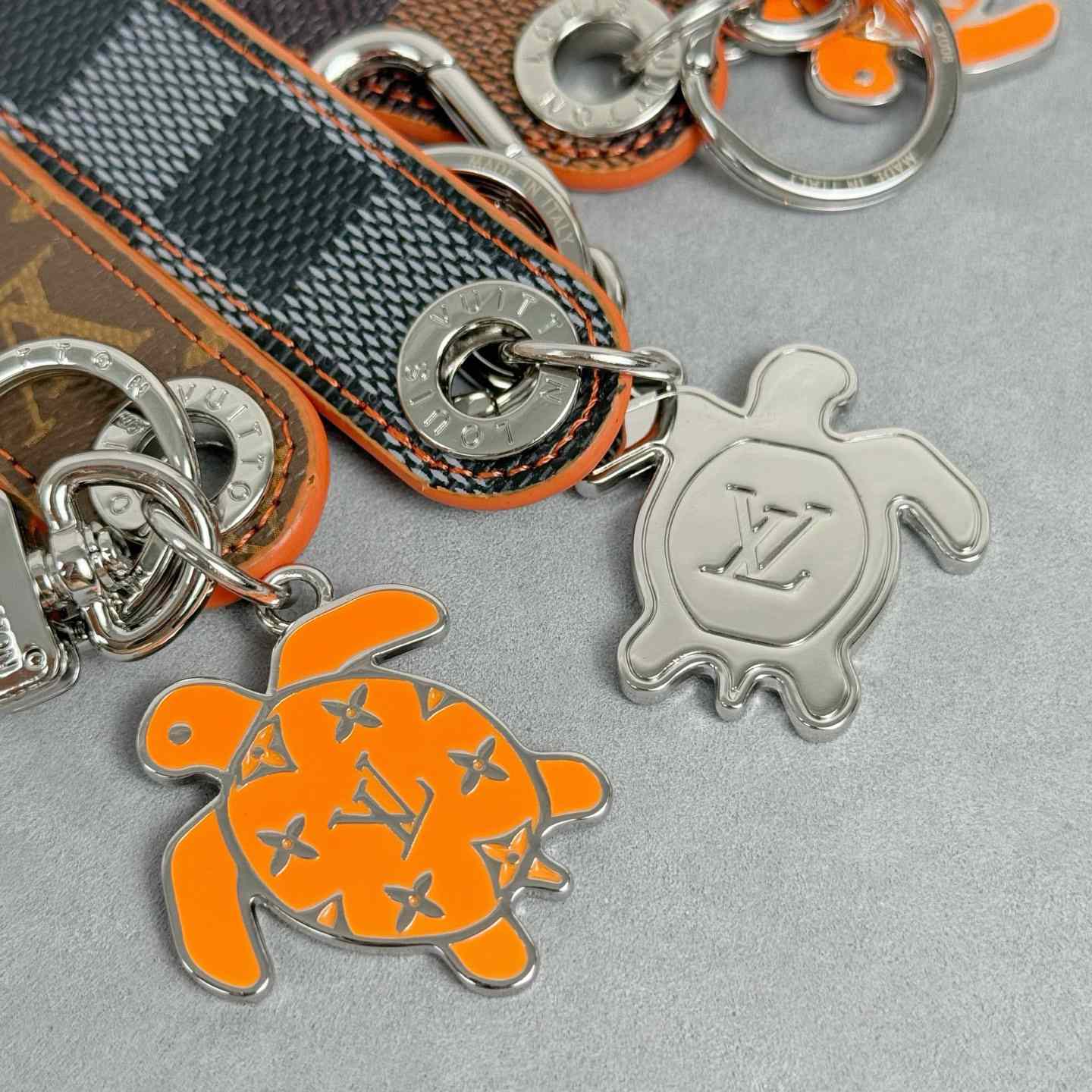 Louis Vuitton Dragonne Tab Key Holder and Bag Charm   M02558 - EUR FASHION