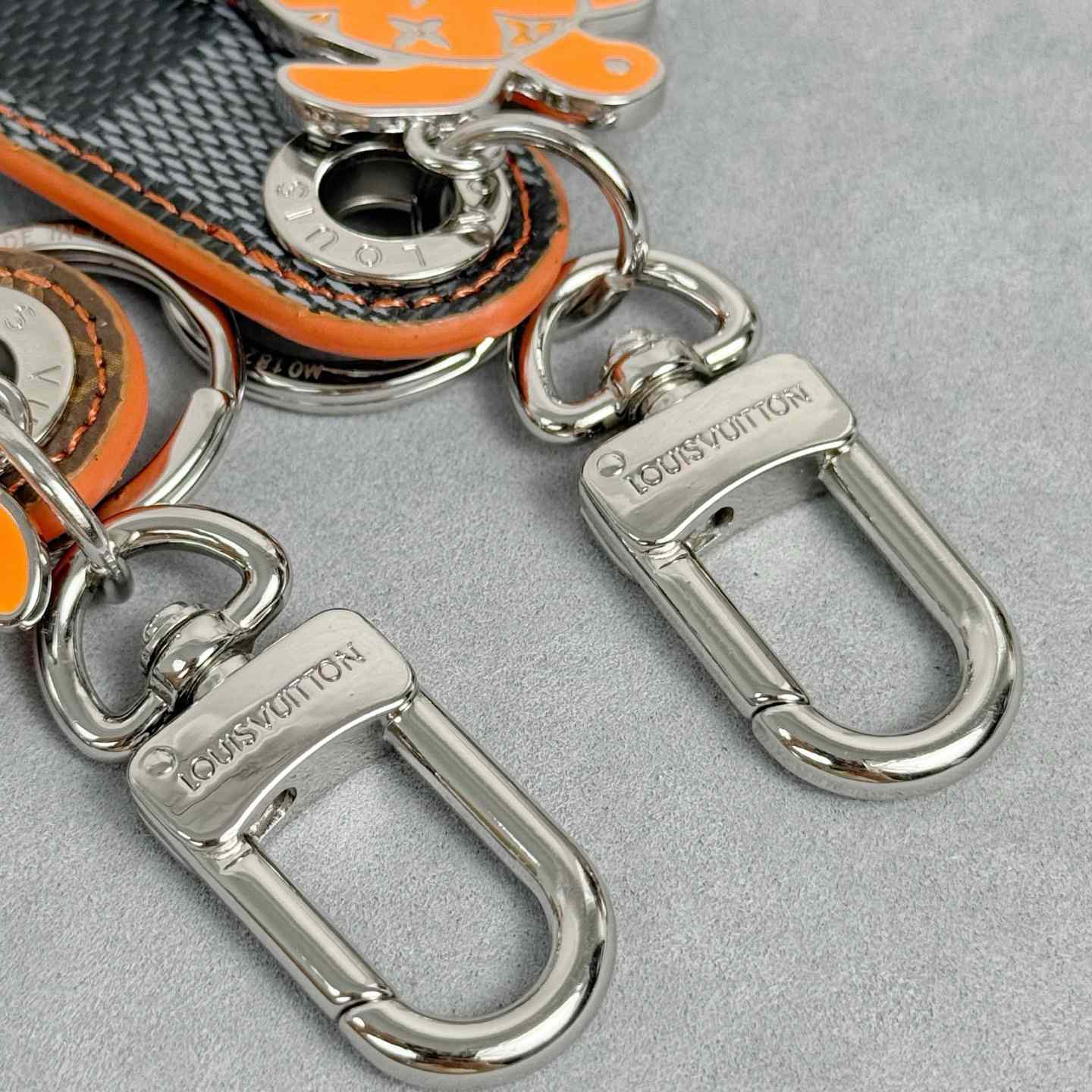 Louis Vuitton Dragonne Tab Key Holder and Bag Charm   M02558 - EUR FASHION