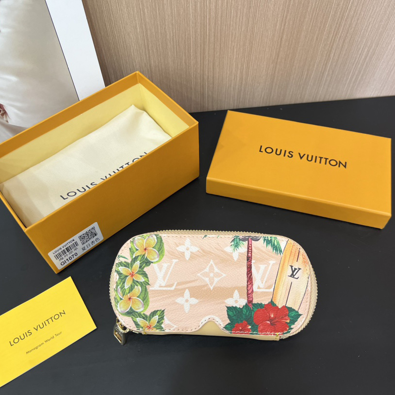 Louis Vuitton Sunglasses Pouch - EUR FASHION