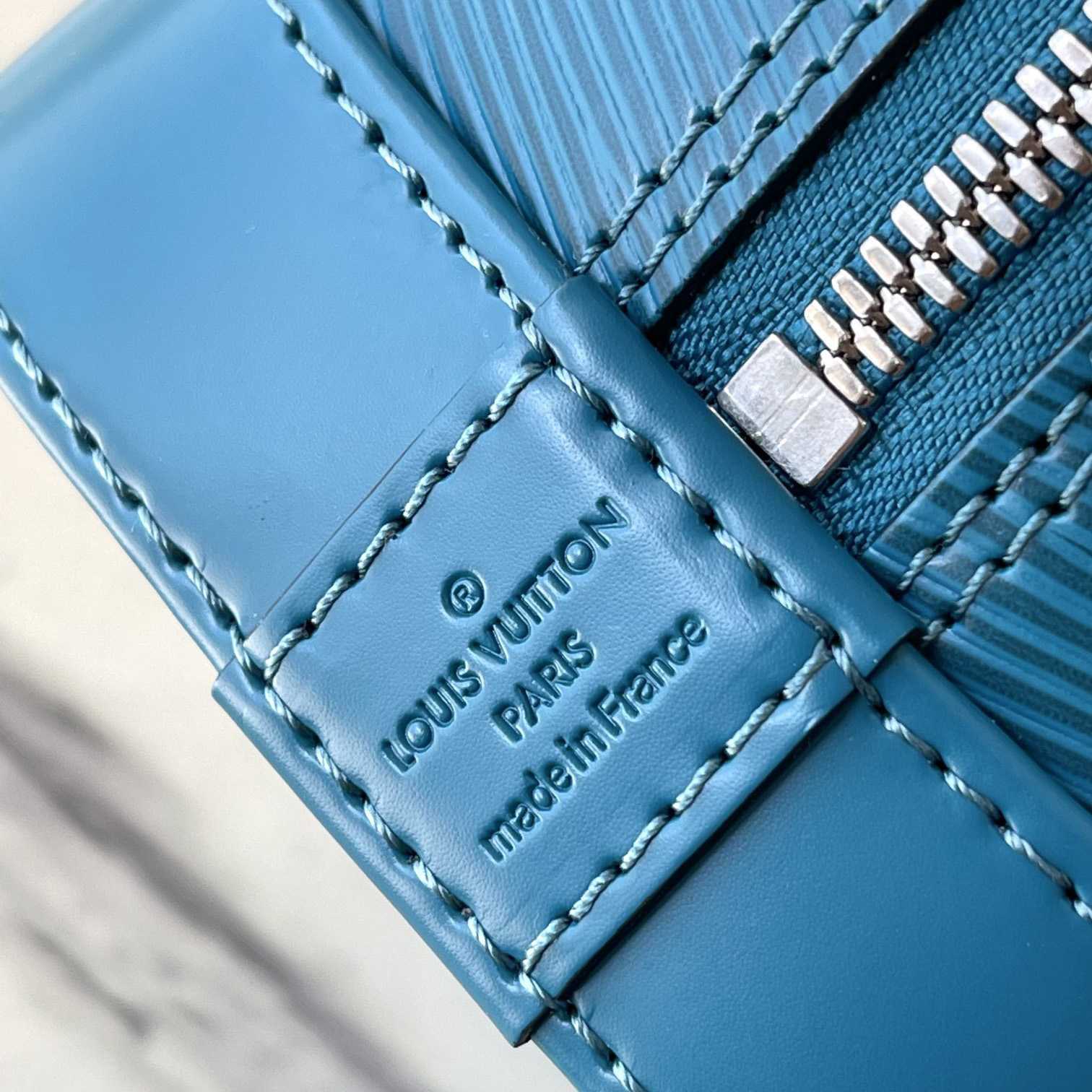 Louis Vuitton  Alma BB Handbag(23.5-17.5-11.5cm)   M20609 - EUR FASHION