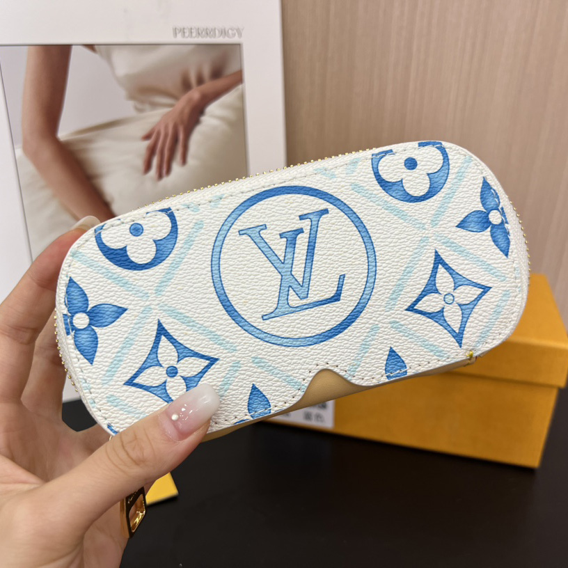 Louis Vuitton Sunglasses Pouch - EUR FASHION
