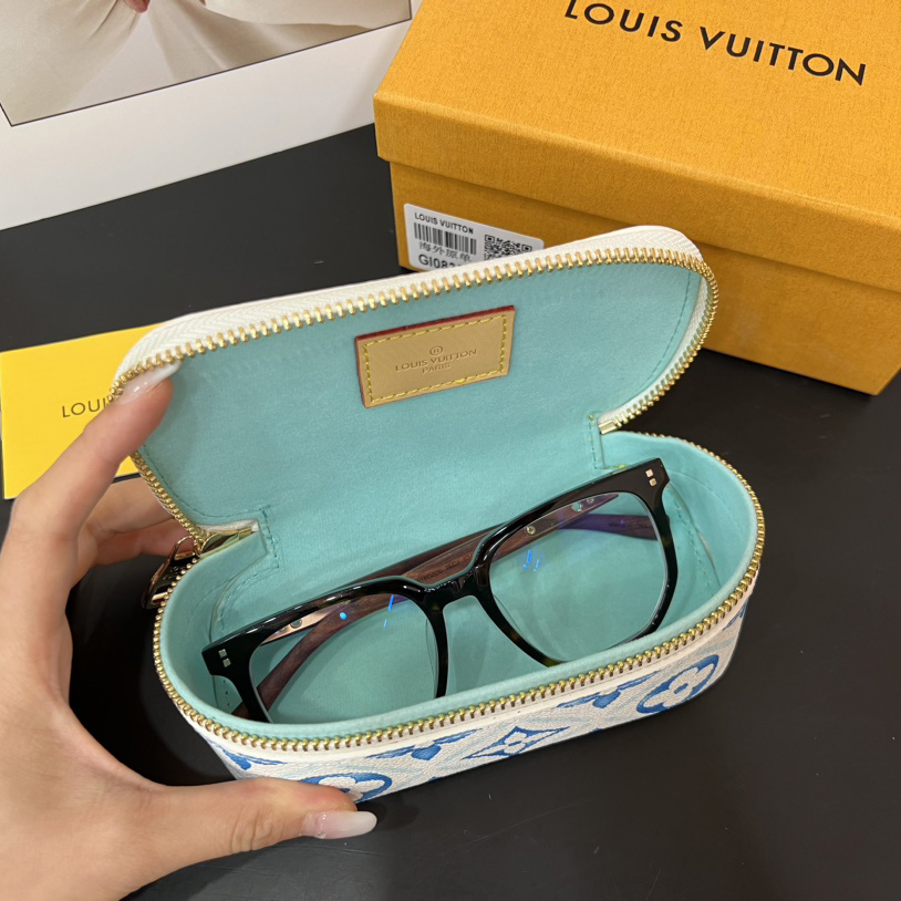 Louis Vuitton Sunglasses Pouch - EUR FASHION
