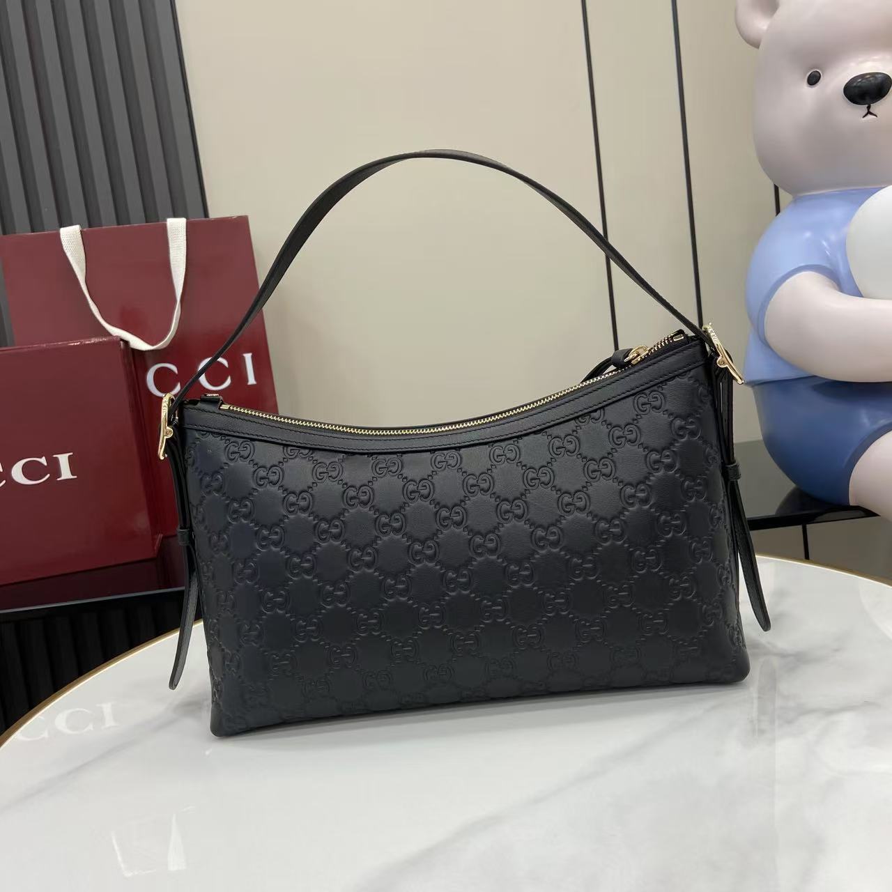 Gucci GG Emblem Medium Shoulder Bag - EUR FASHION