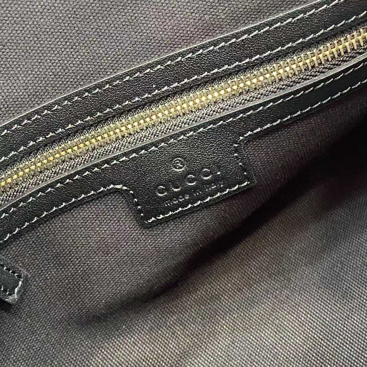 Gucci GG Emblem Medium Shoulder Bag - EUR FASHION