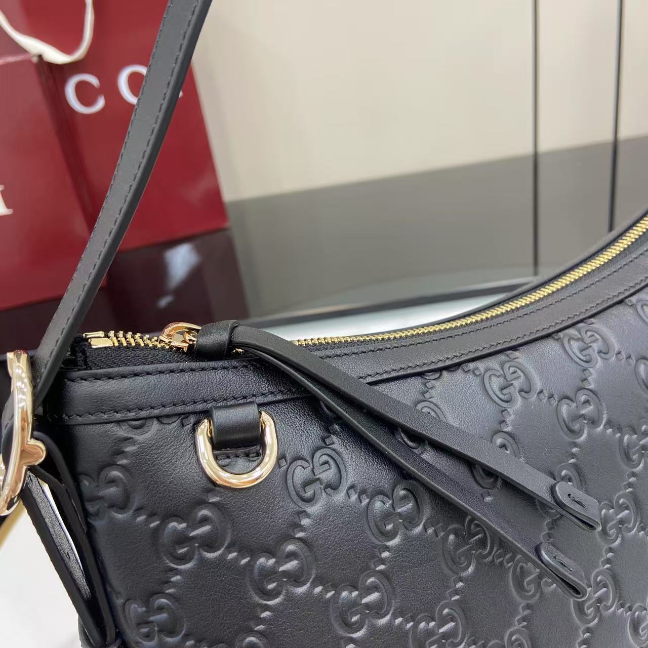 Gucci GG Emblem Medium Shoulder Bag - EUR FASHION