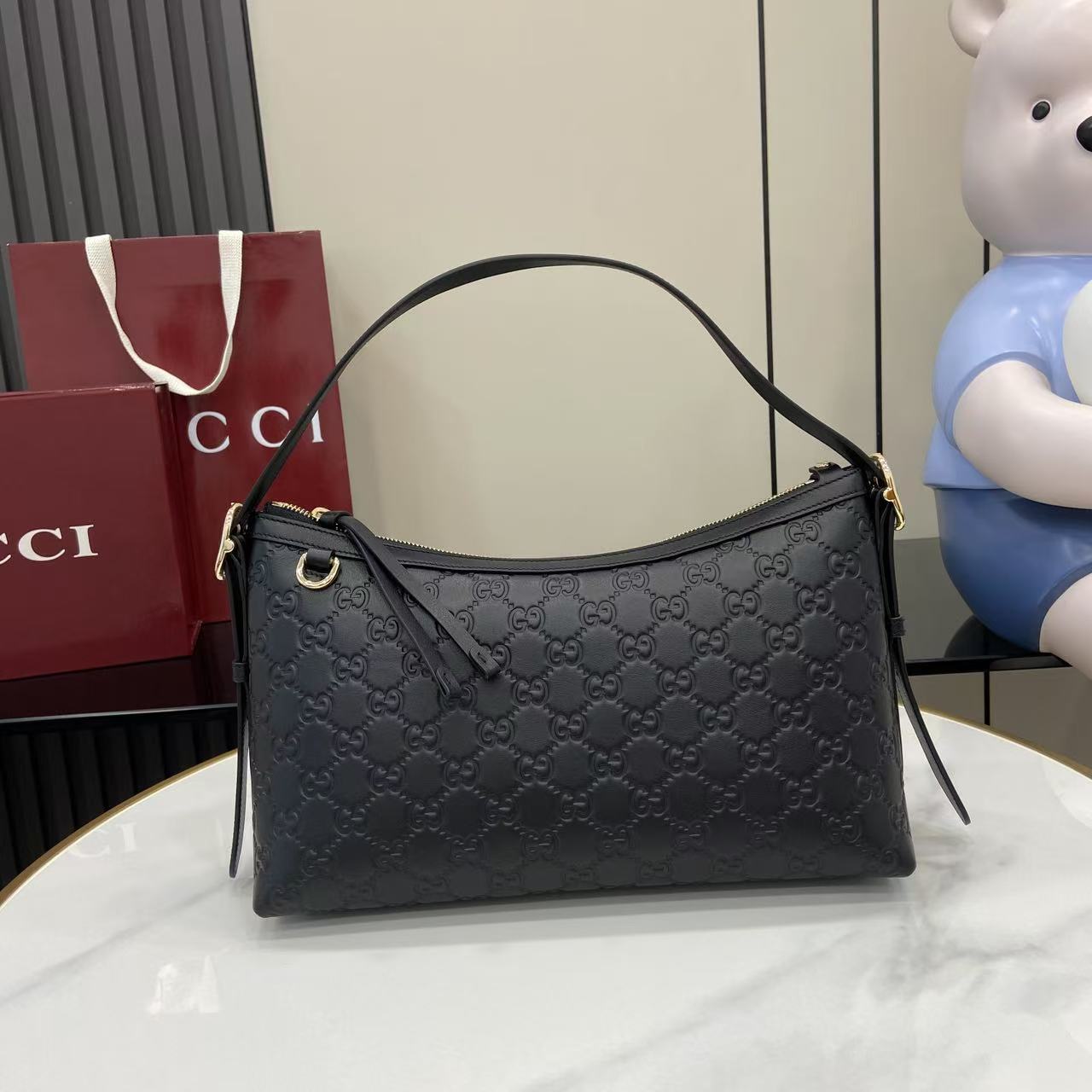 Gucci GG Emblem Medium Shoulder Bag - EUR FASHION