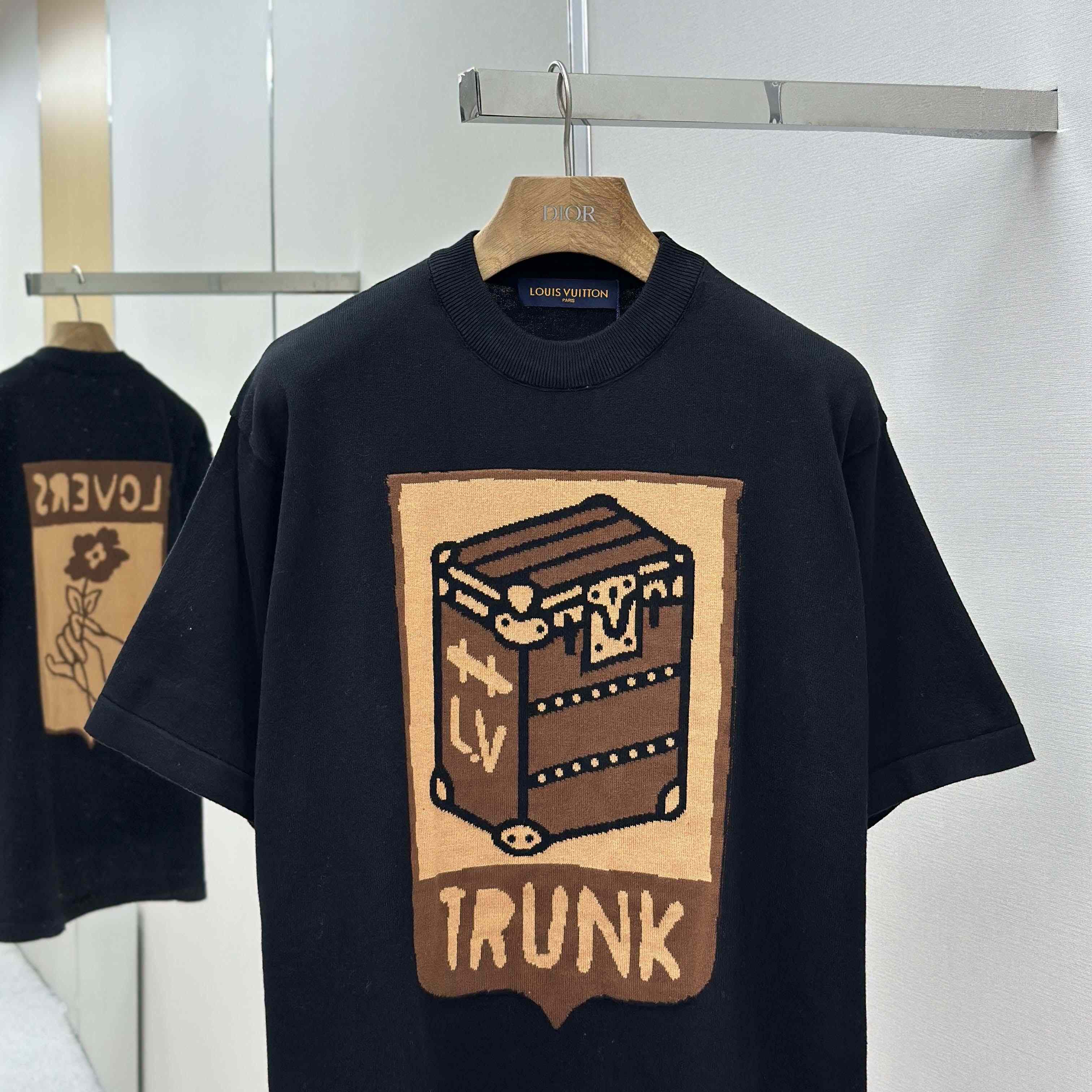 Louis Vuitton Graphic Short-Sleeved Crewneck    1AGHU3 - EUR FASHION