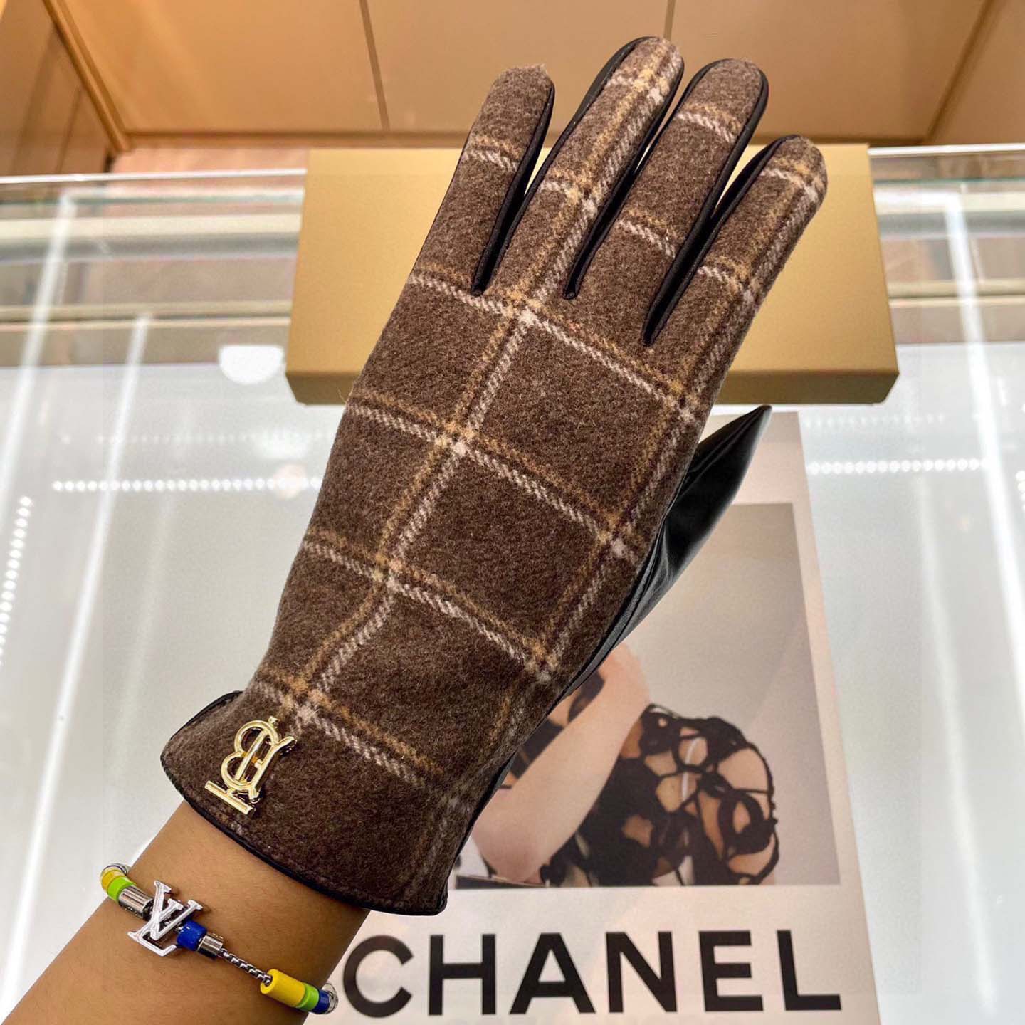 Burberry Gloves  - EUR FASHION