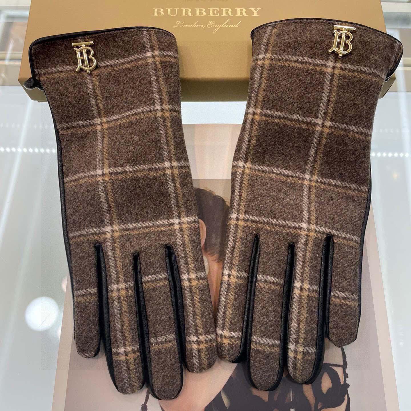 Burberry Gloves  - EUR FASHION