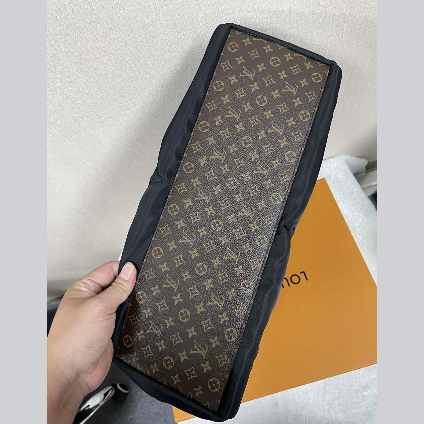 Louis Vuitton Monogram Giant Pillow OnTheGo MM   （41 x 34 x 19cm） - EUR FASHION