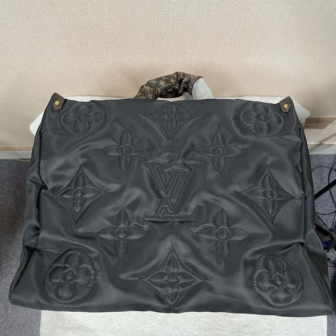 Louis Vuitton Monogram Giant Pillow OnTheGo MM   （41 x 34 x 19cm） - EUR FASHION
