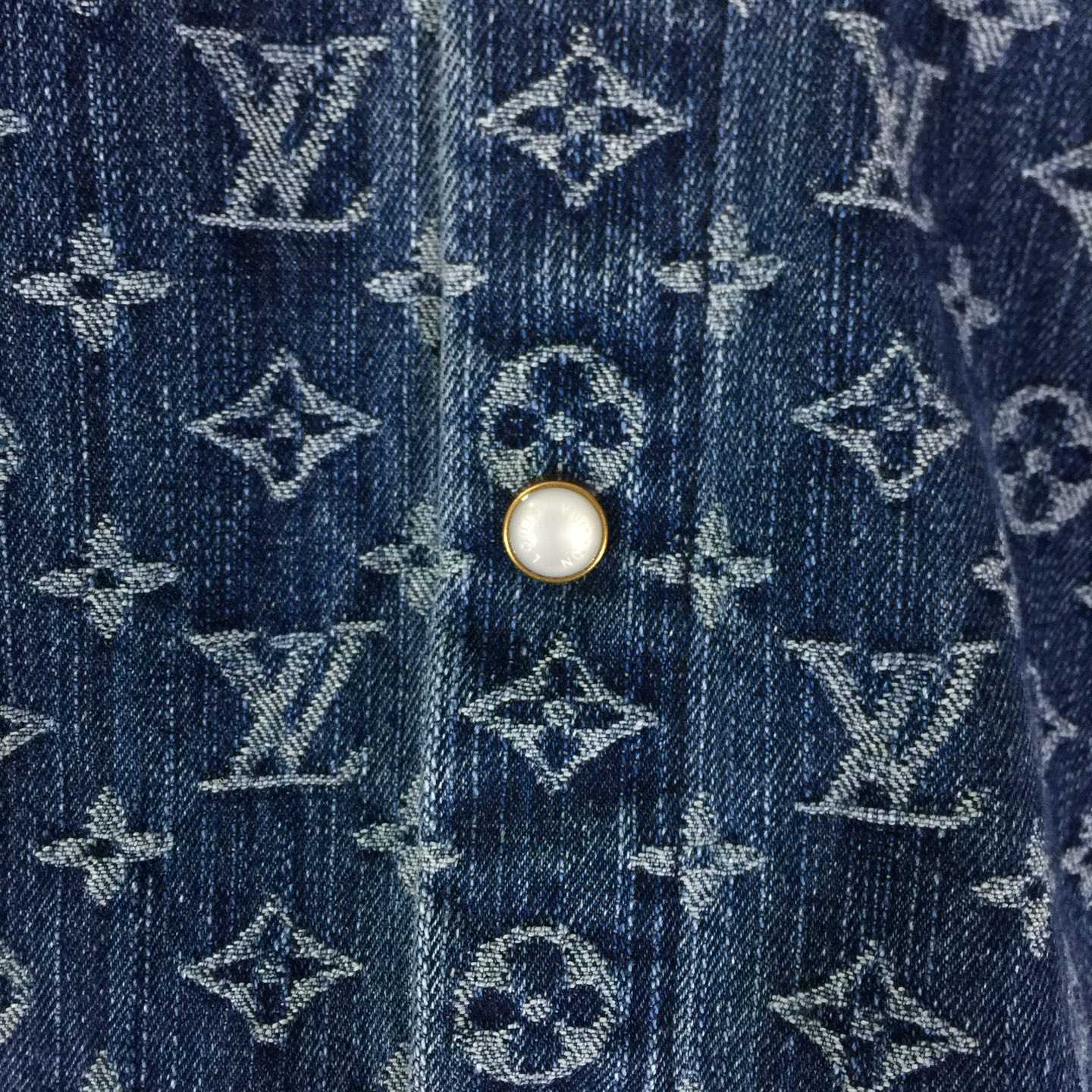 Louis Vuitton Monogram Denim Shirt   1AI195 - EUR FASHION