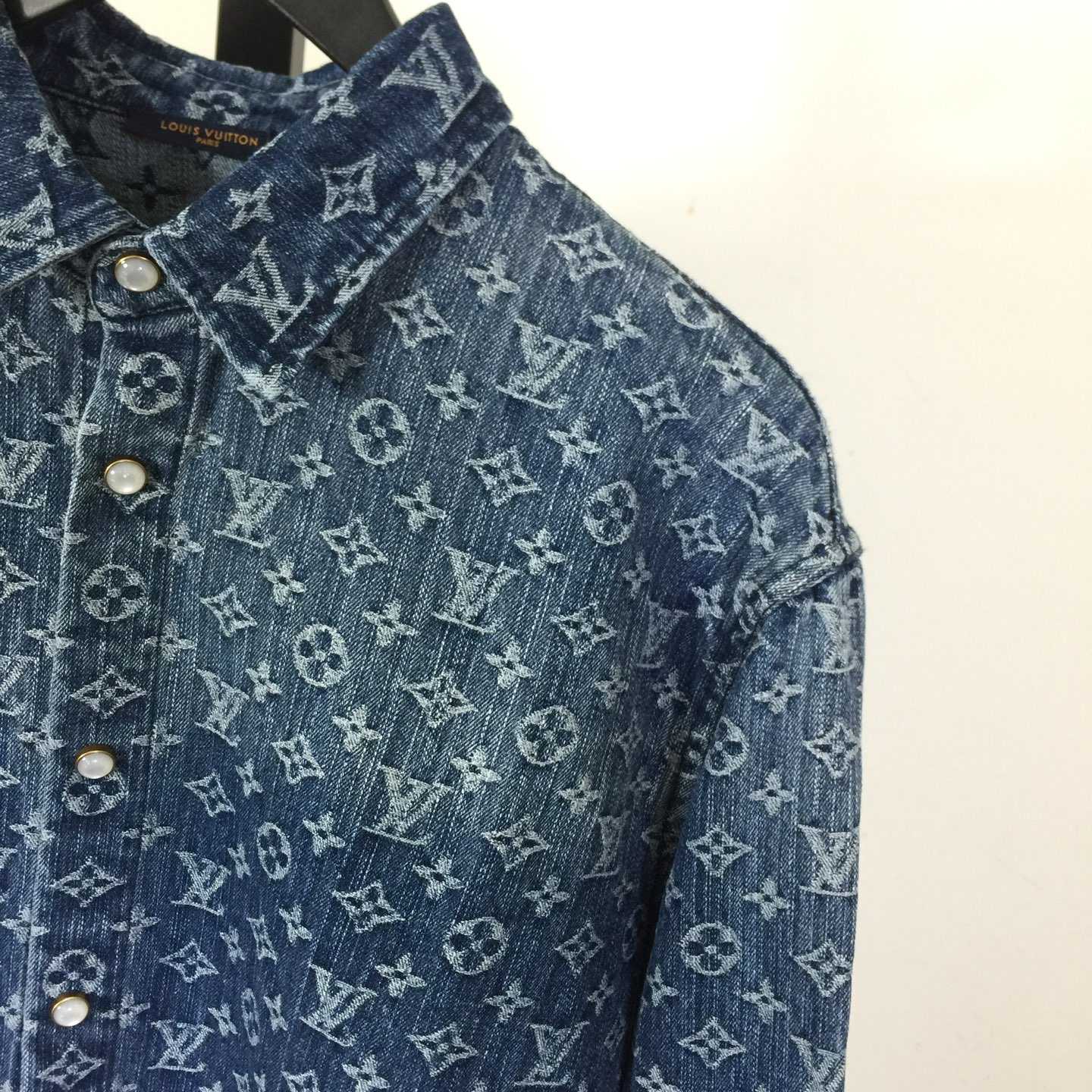 Louis Vuitton Monogram Denim Shirt   1AI195 - EUR FASHION