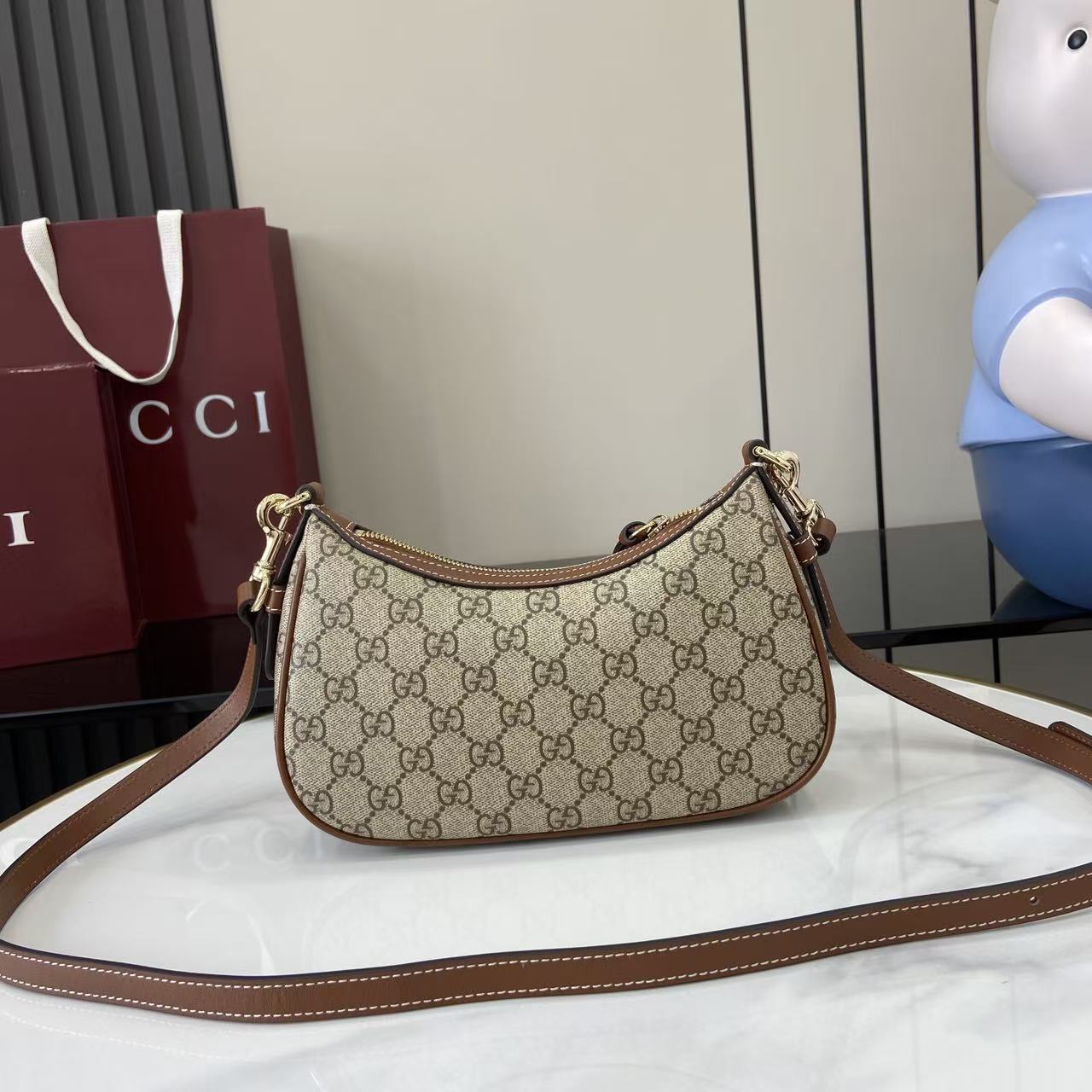 Gucci GG Emblem Small Shoulder Bag - EUR FASHION