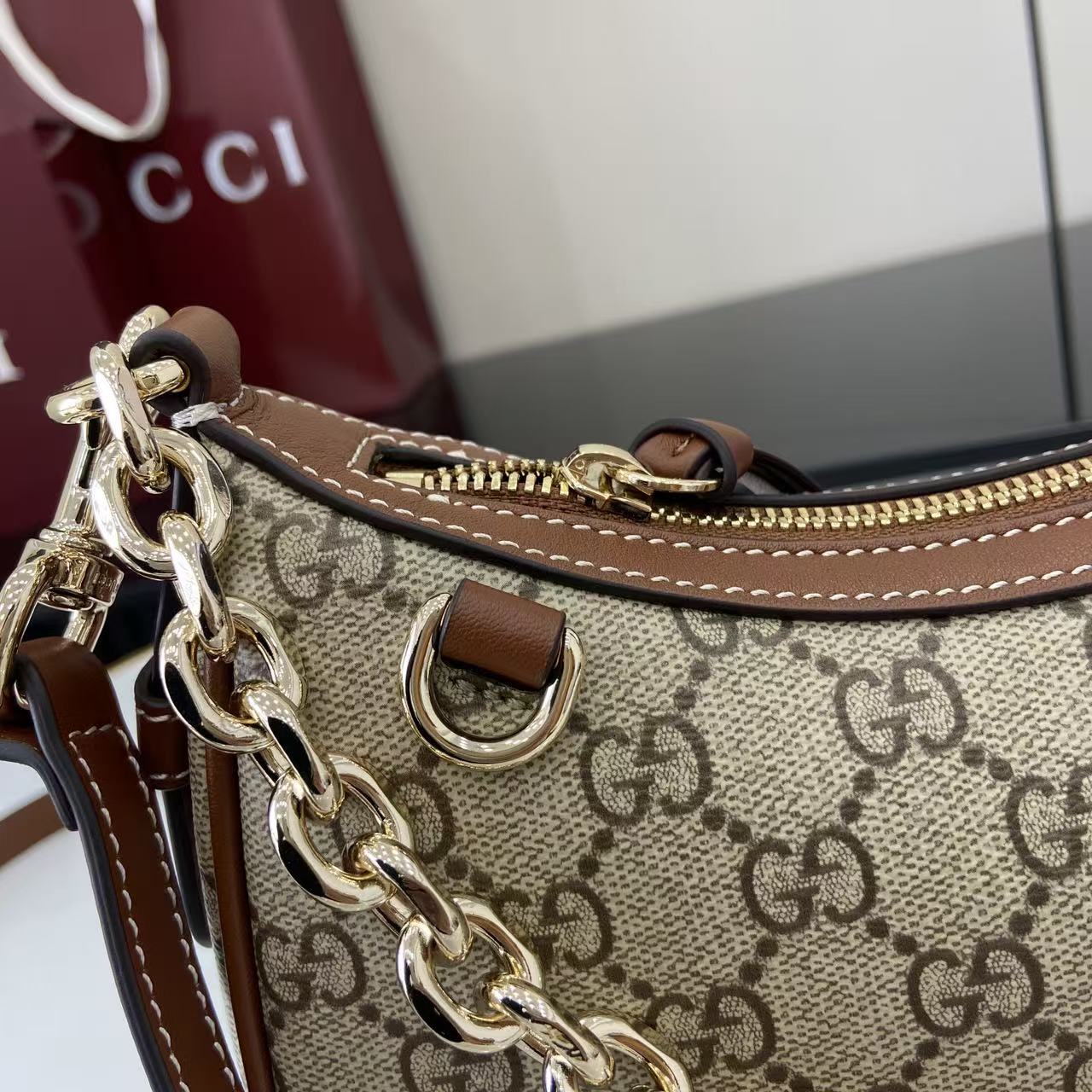 Gucci GG Emblem Small Shoulder Bag - EUR FASHION