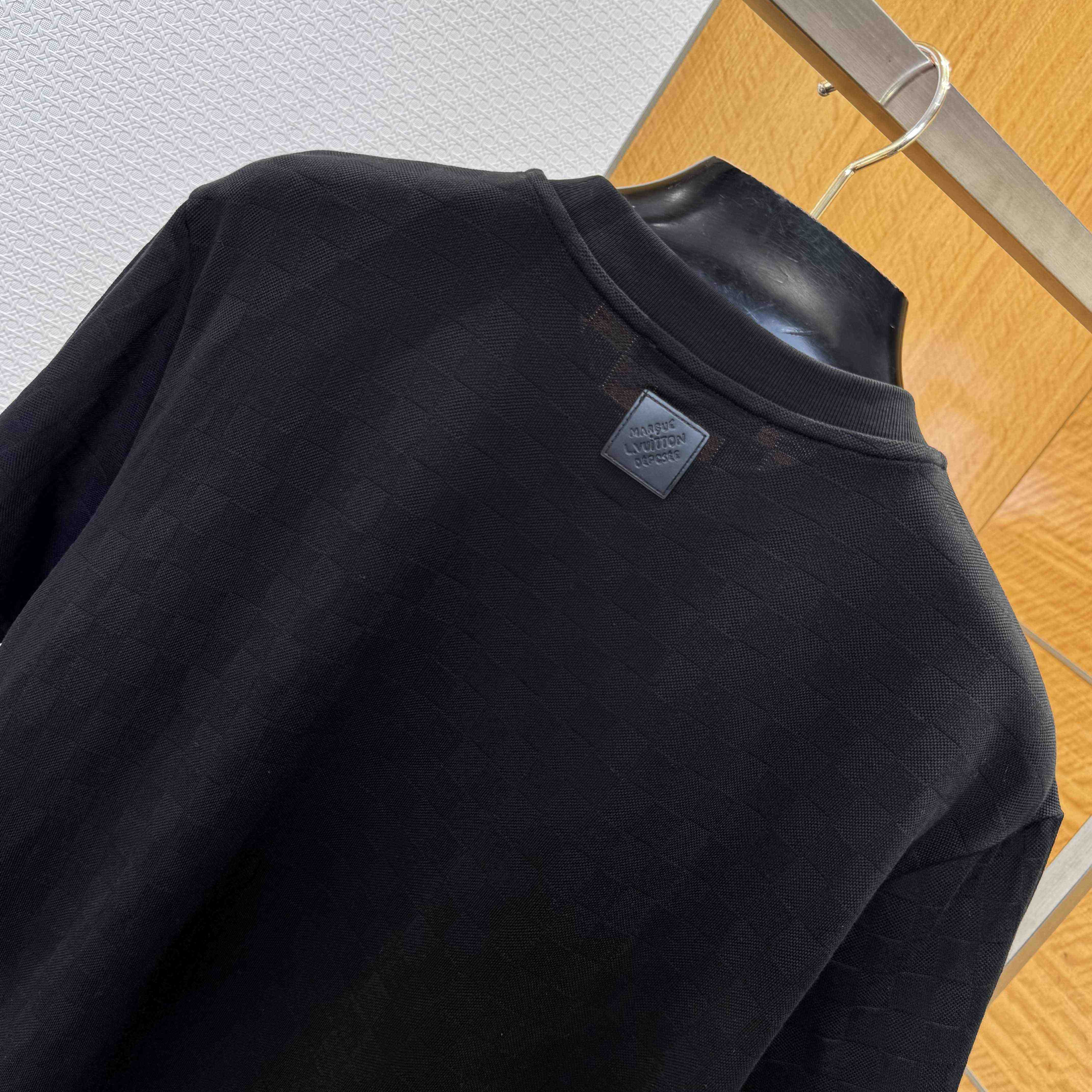 Louis Vuitton Signature Embellished T-Shirt   1AIMLZ - EUR FASHION