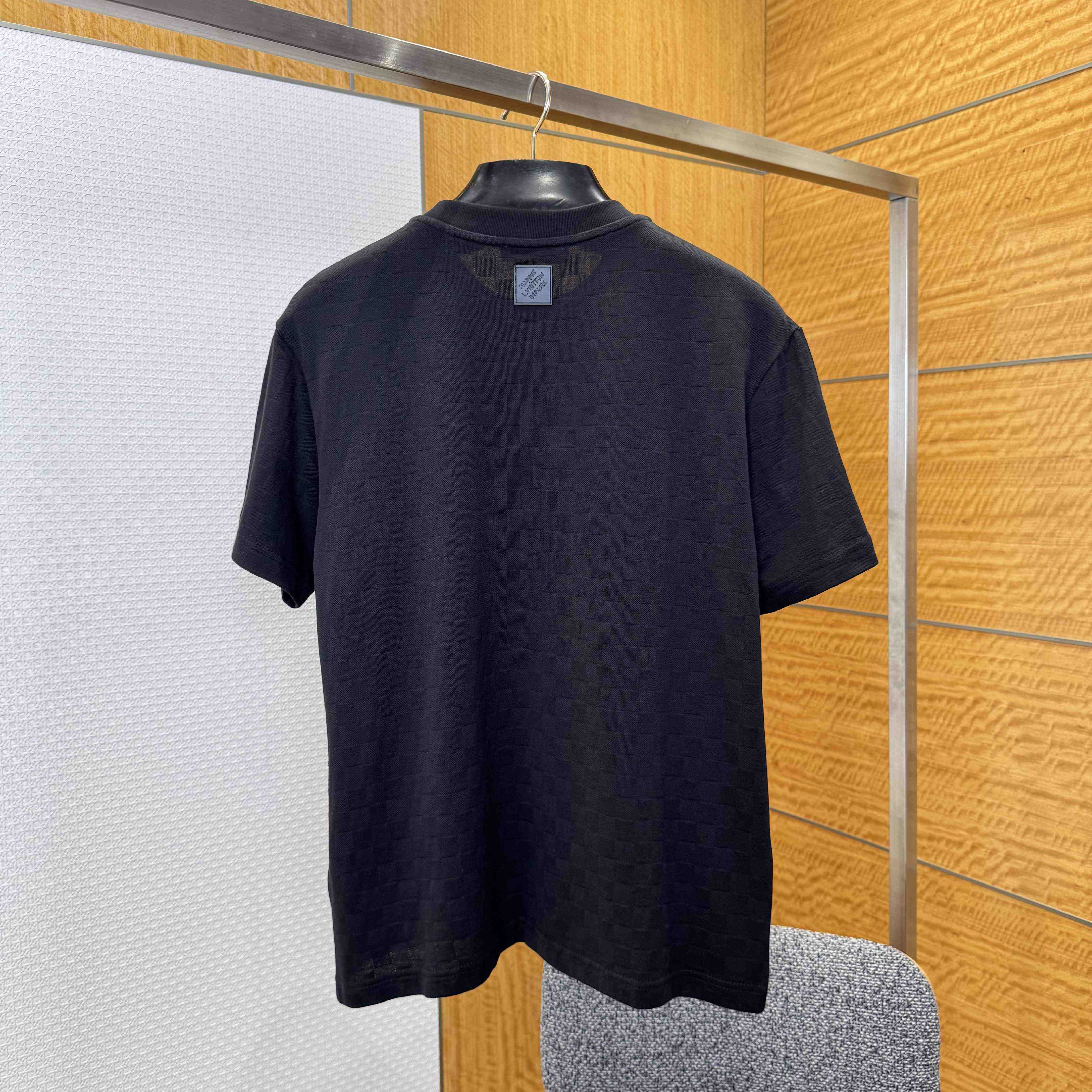 Louis Vuitton Signature Embellished T-Shirt   1AIMLZ - EUR FASHION