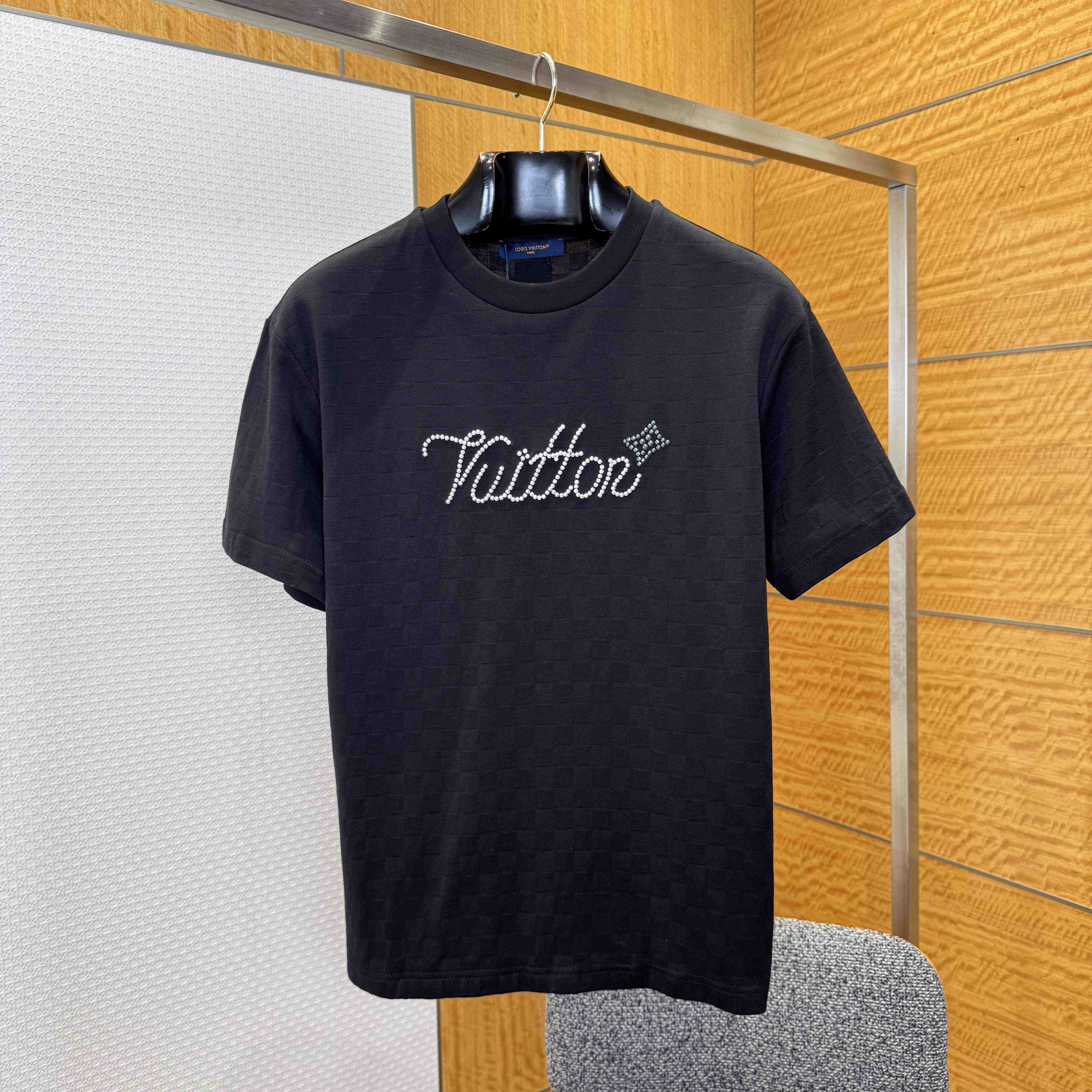 Louis Vuitton Signature Embellished T-Shirt   1AIMLZ - EUR FASHION