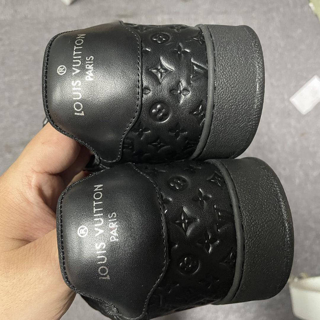 Louis Vuitton Rivoli Sneaker   1AARHT - EUR FASHION