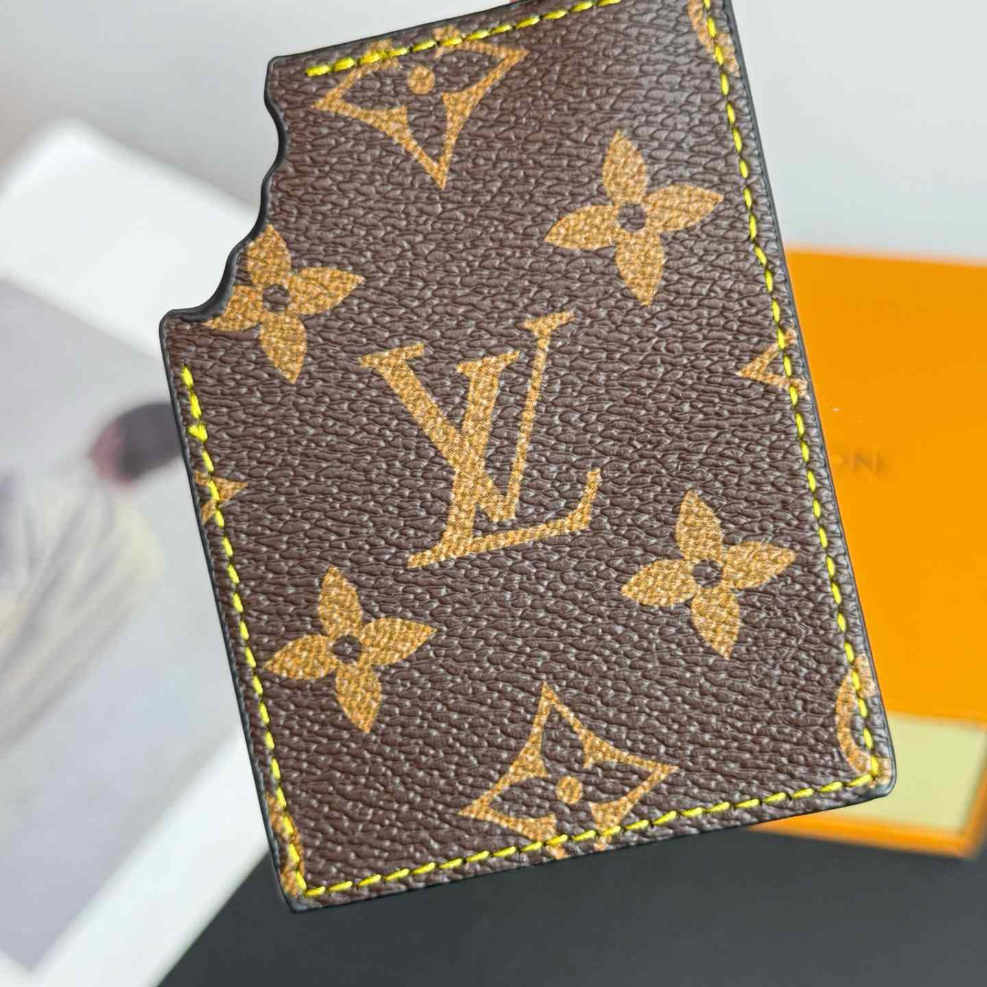 Louis Vuitton LV Chocolate Bar Figurine Key Holder And Bag Charm   M01478 - EUR FASHION