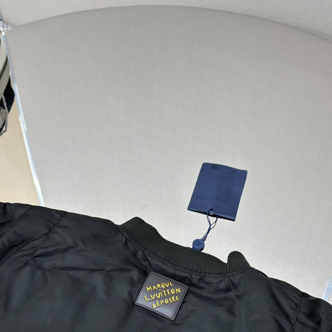 Louis Vuitton Cropped Bomber   1AIMS2 - EUR FASHION