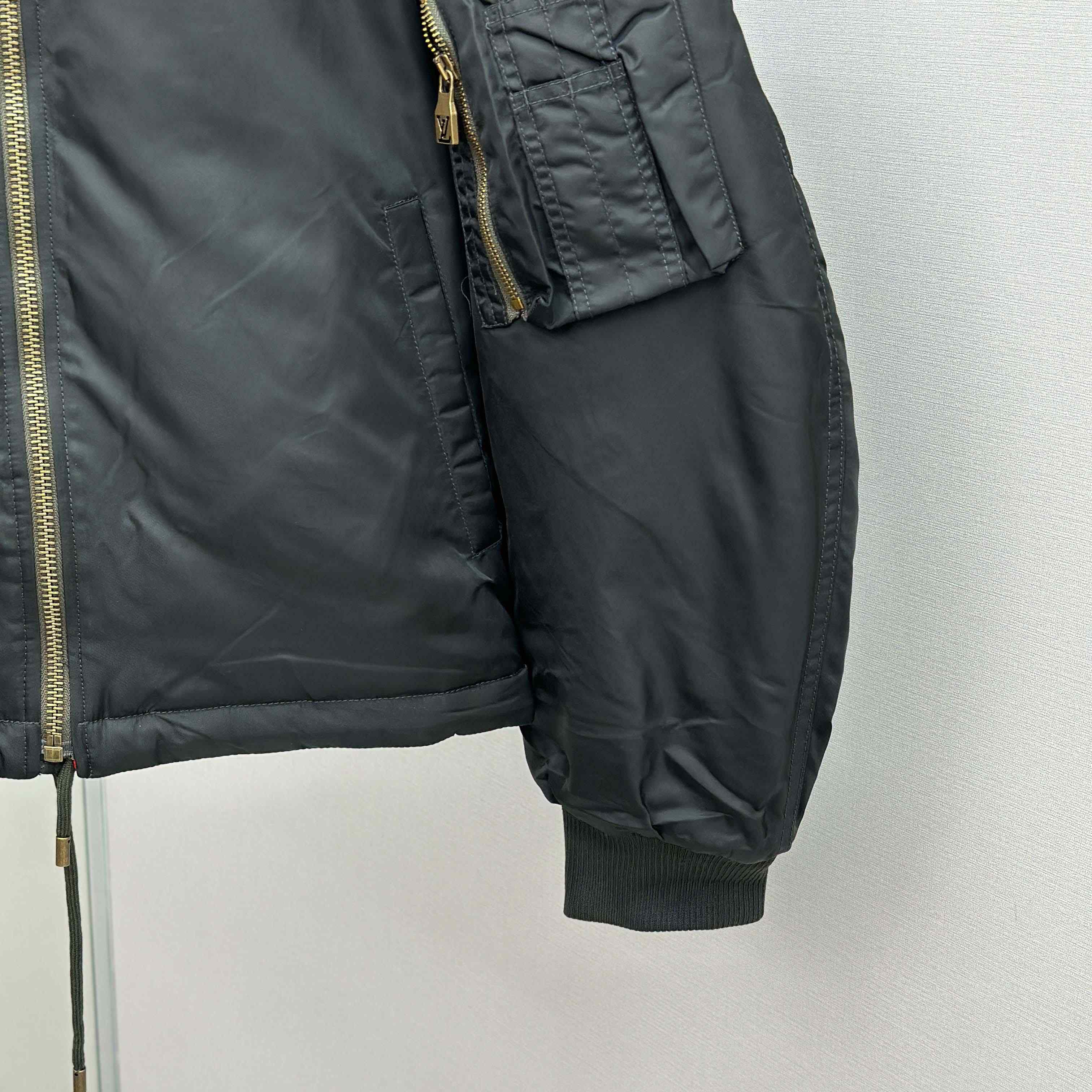 Louis Vuitton Cropped Bomber   1AIMS2 - EUR FASHION