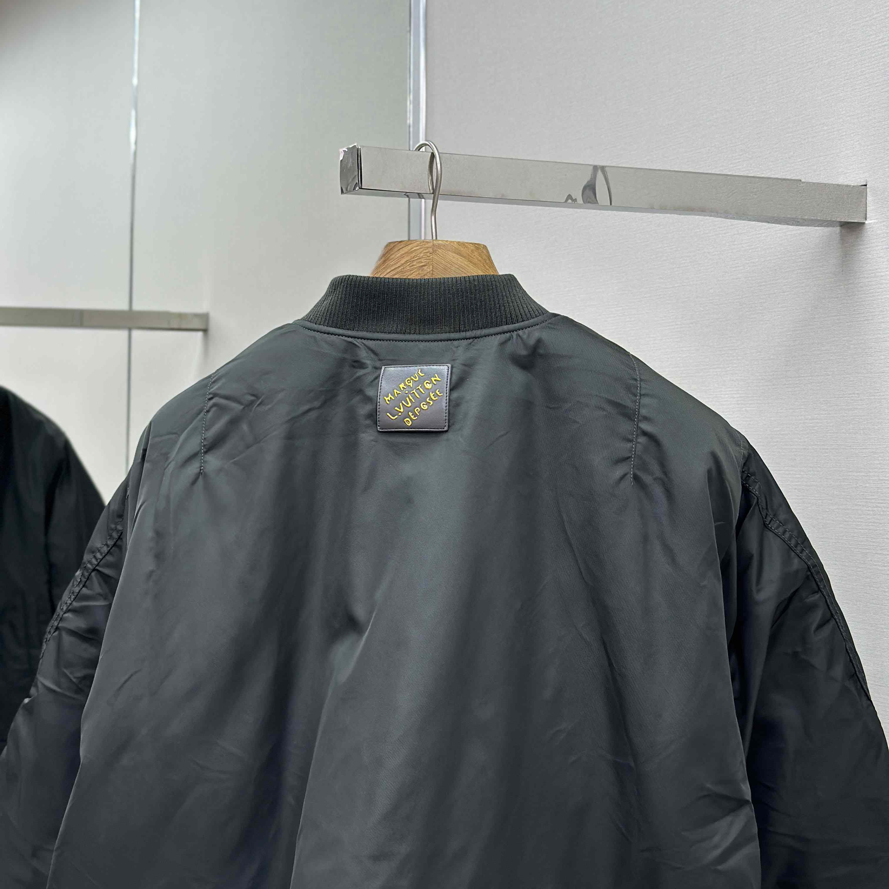 Louis Vuitton Cropped Bomber   1AIMS2 - EUR FASHION