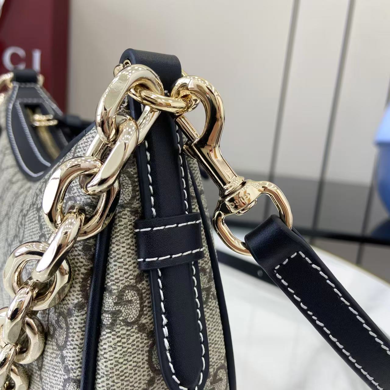 Gucci GG Emblem Small Shoulder Bag - EUR FASHION