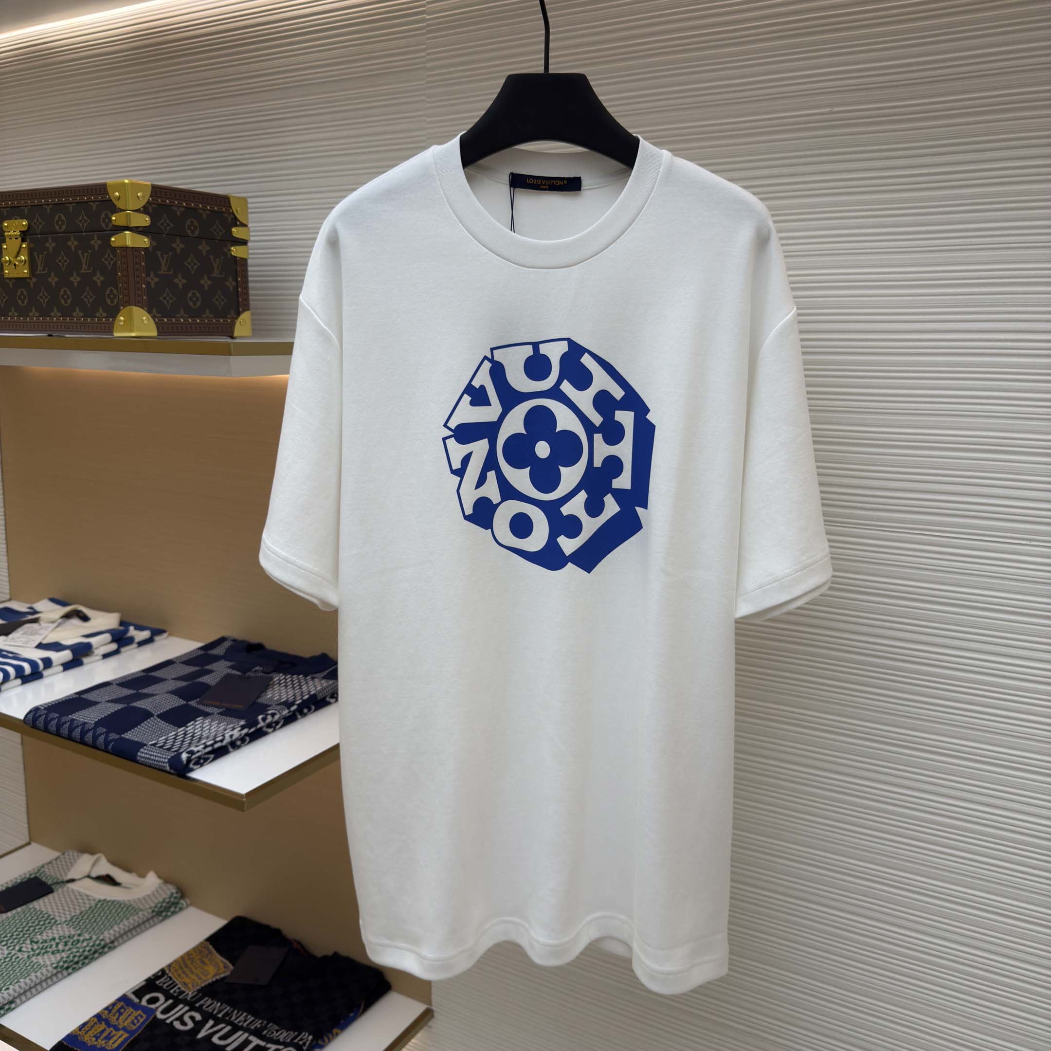 Louis Vuitton Printed Signature T-Shirt - EUR FASHION