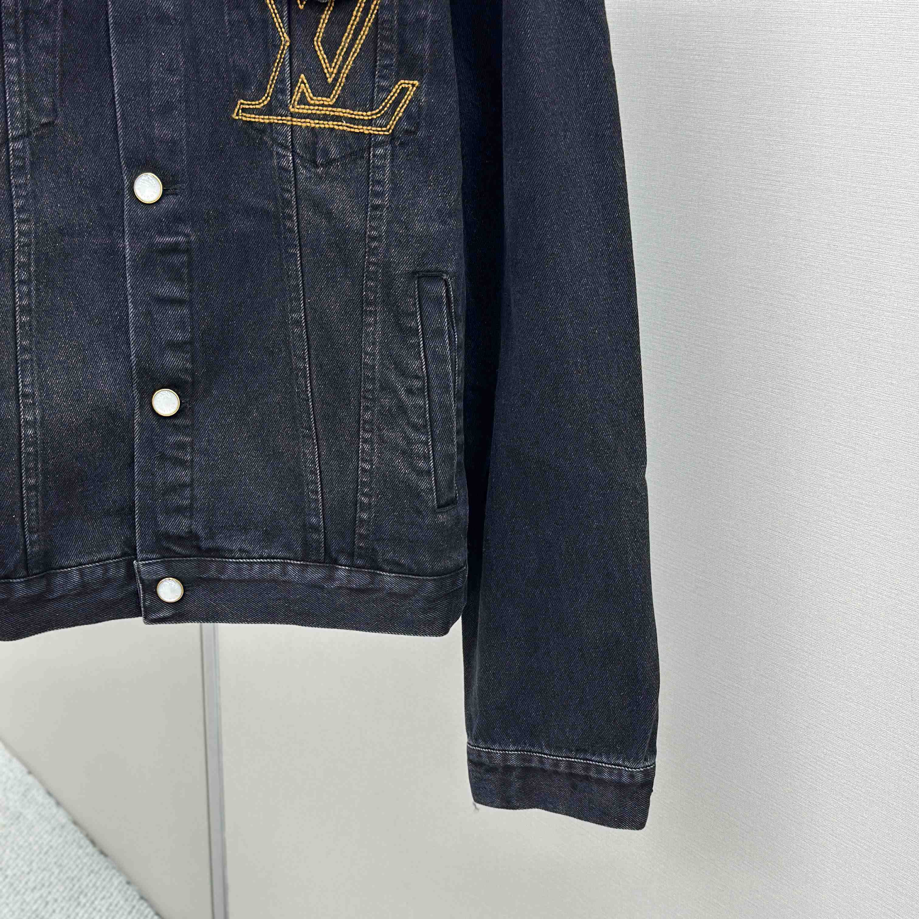 Louis Vuitton LV Denim Trucker Jacket   1AILKE - EUR FASHION