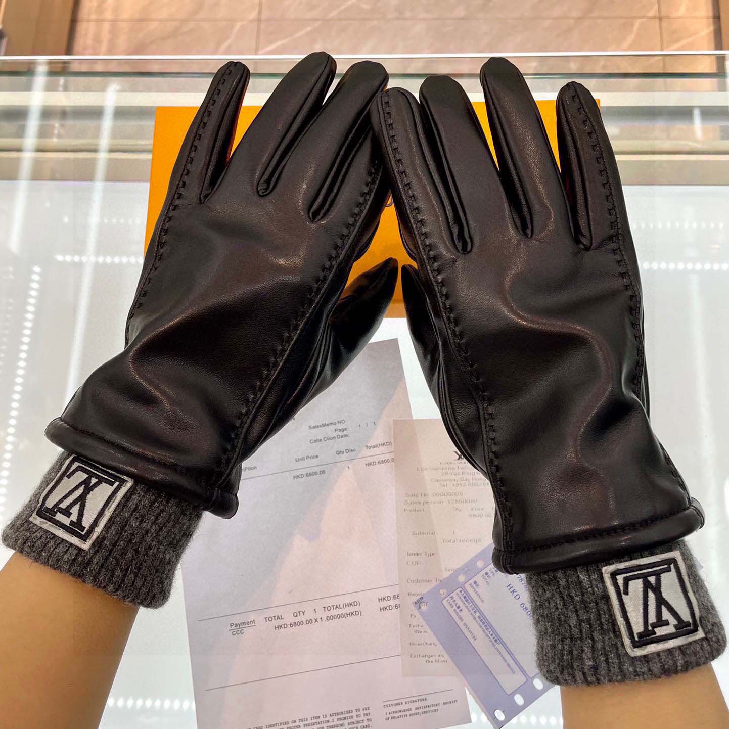 Louis Vuitton Men's Gloves  - EUR FASHION