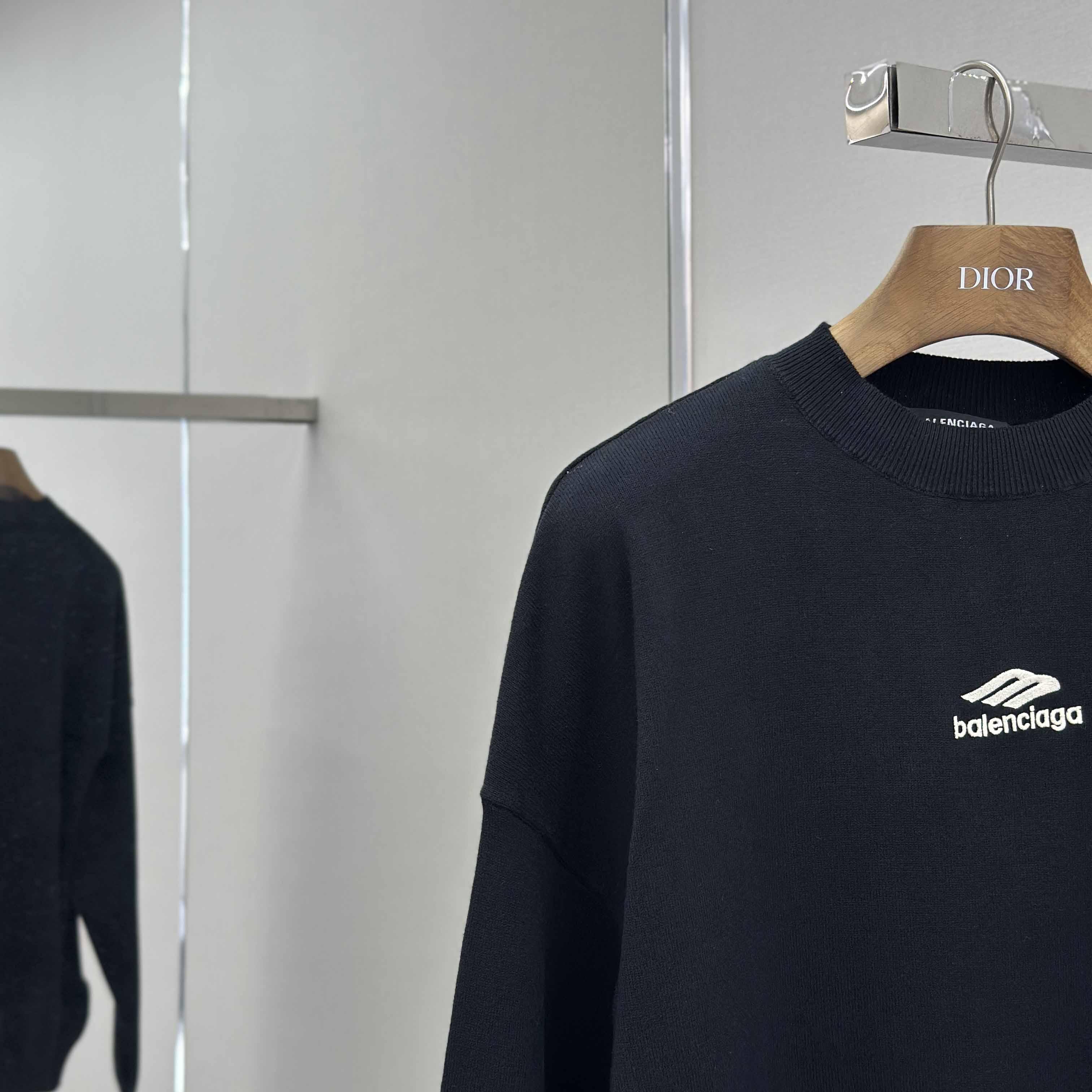 Balenciaga Ski Crewneck Sweater In Black - EUR FASHION