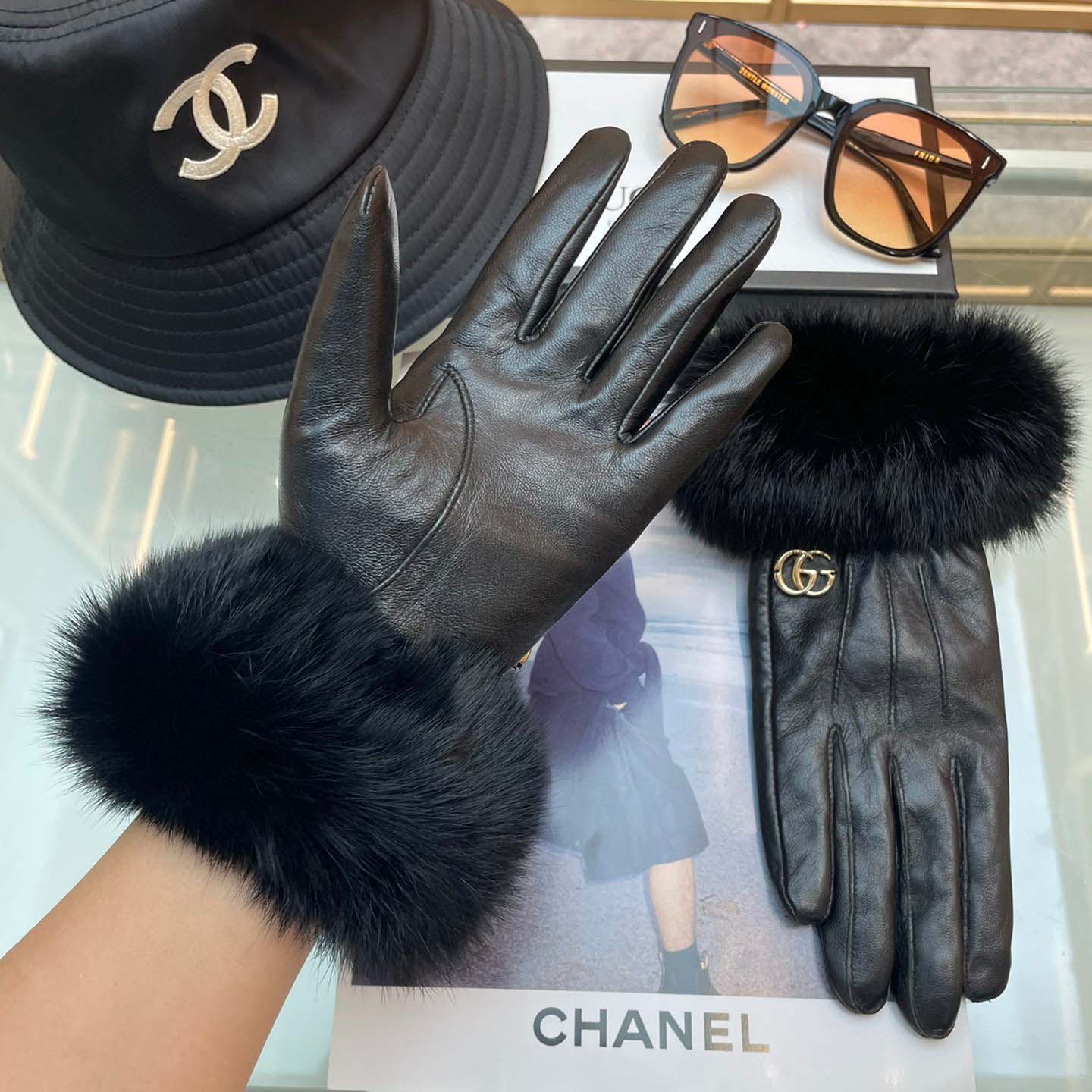 Gucci Women's Gloves - EUR FASHION