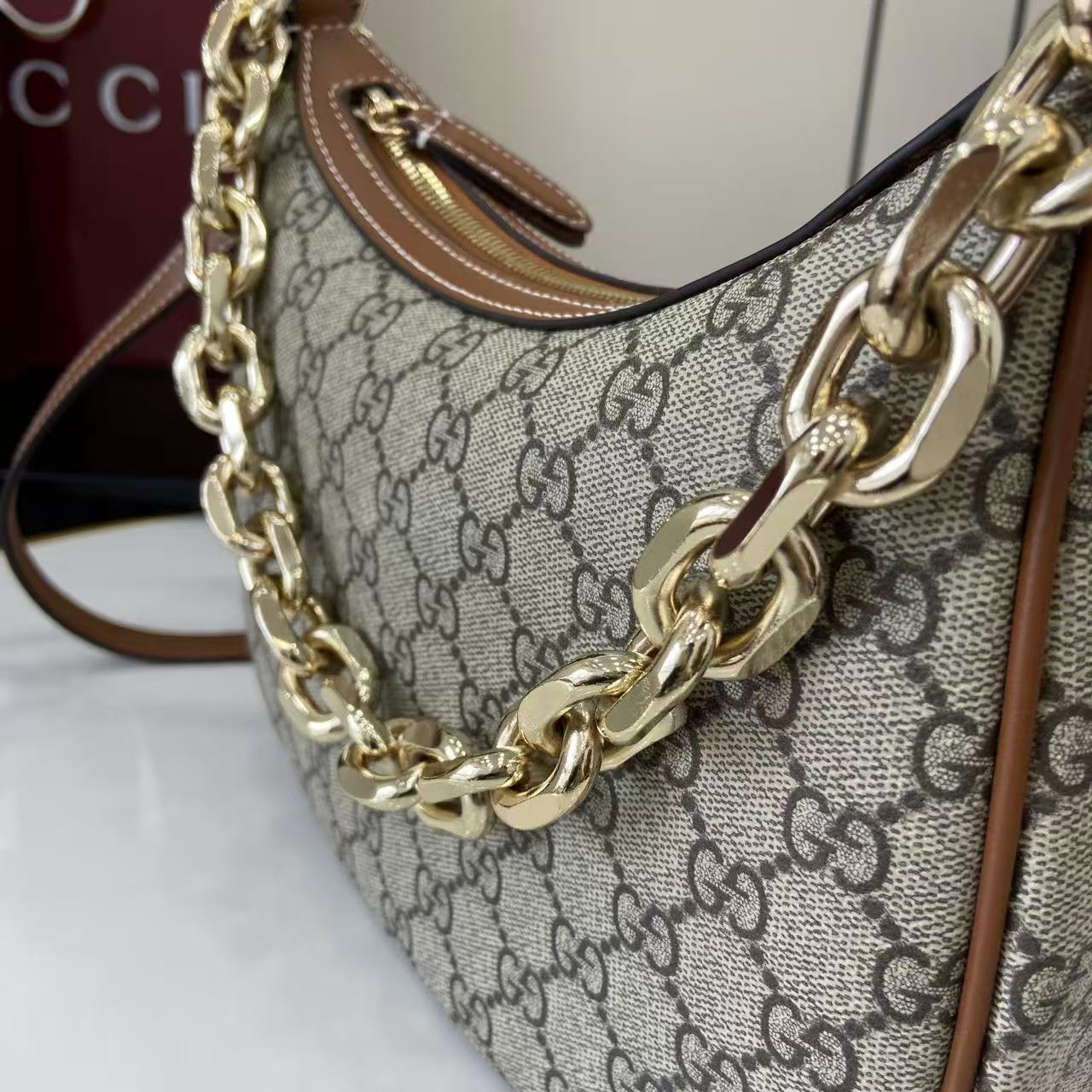 Gucci GG Emblem Medium Shoulder Bag - EUR FASHION