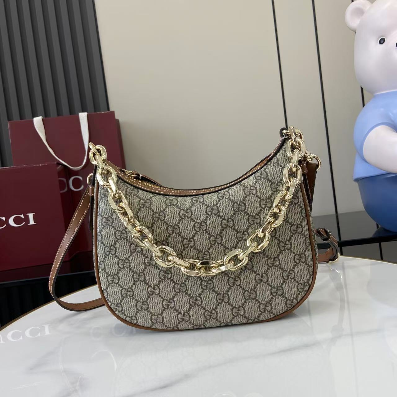 Gucci GG Emblem Medium Shoulder Bag - EUR FASHION