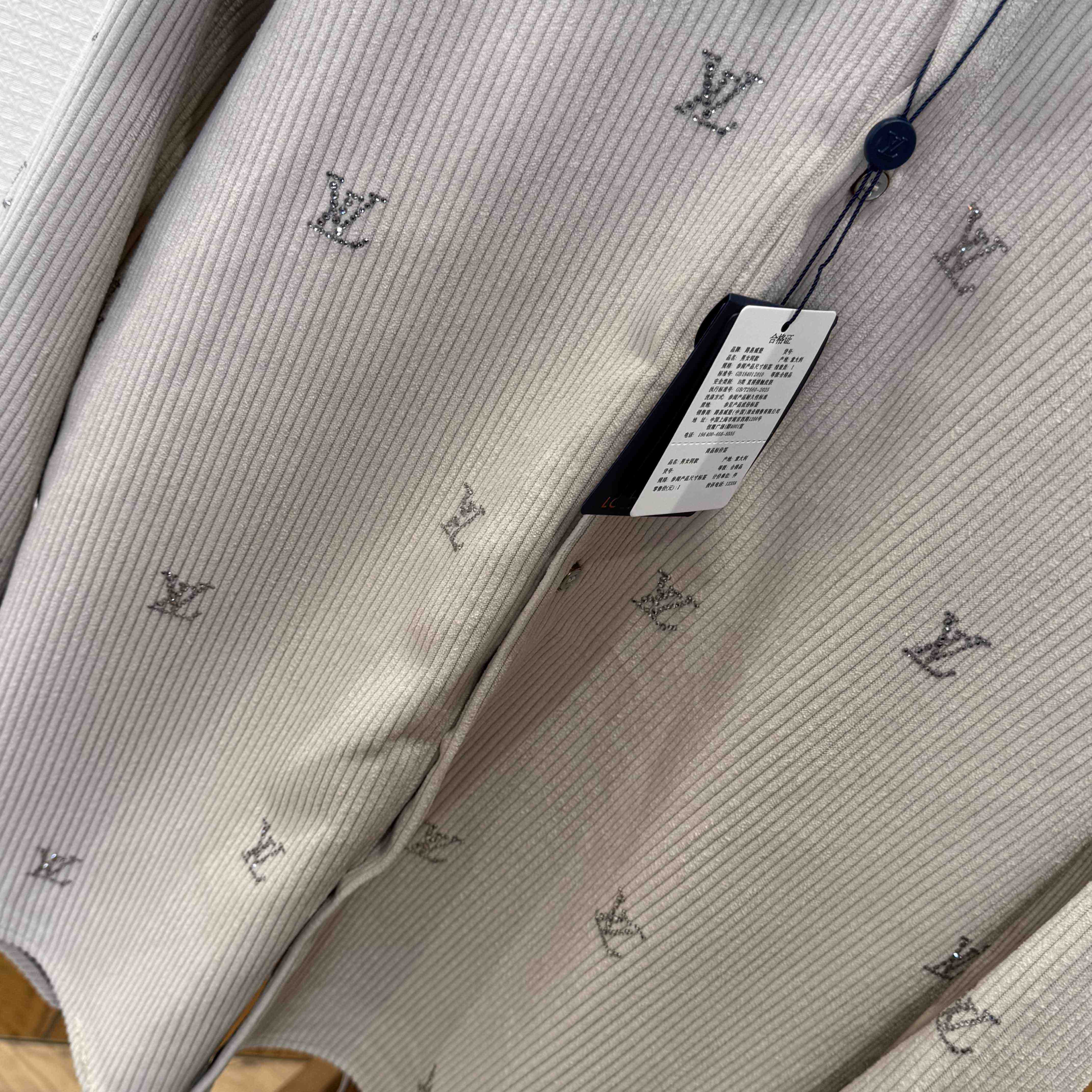 Louis Vuitton LV Blason Embellished Long-Sleeved Corduroy Shirt   1AIKBT - EUR FASHION