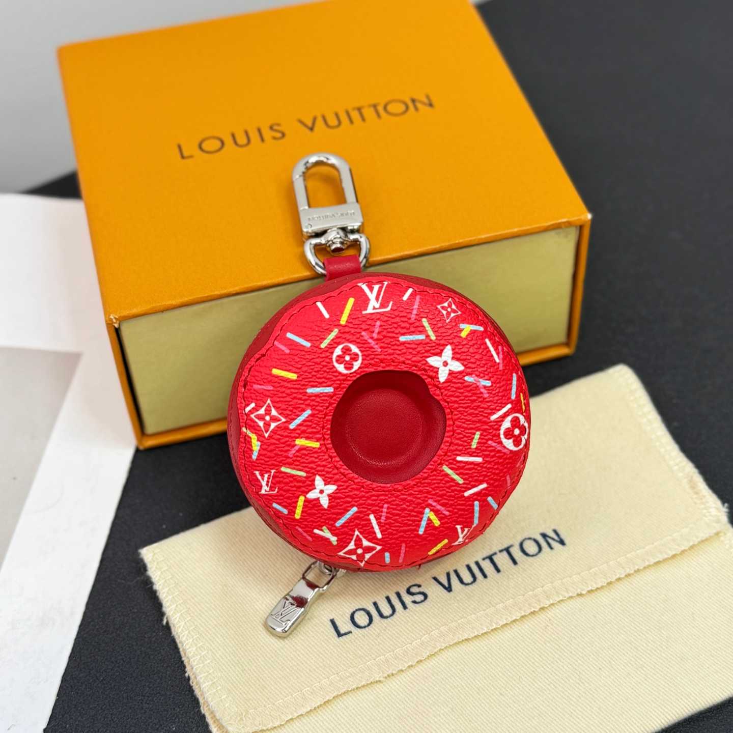 Louis Vuitton LV Donut Bag Charm    - EUR FASHION