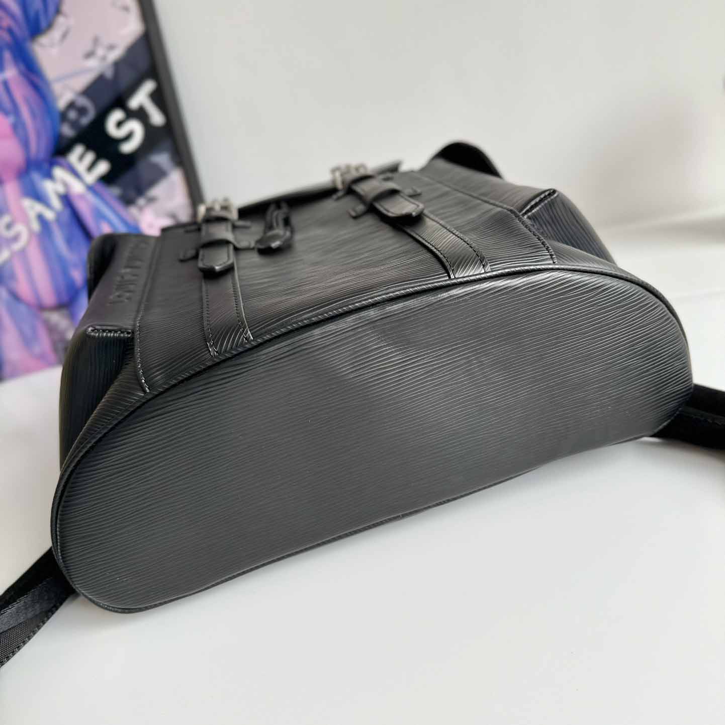 Louis Vuitton Christopher MM      M24326 - EUR FASHION