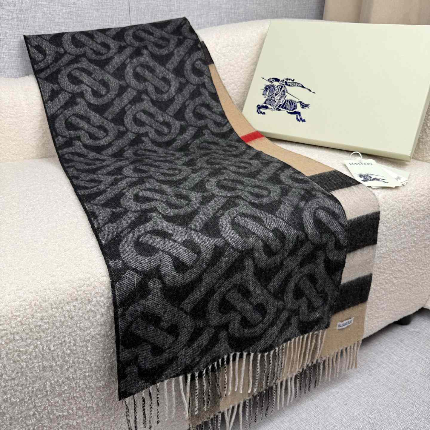 Burberry Reversible Check And Monogram Cashmere Scarf  Burberry Reversible Check And Monogram Cashmere Scarf  - EUR FASHION