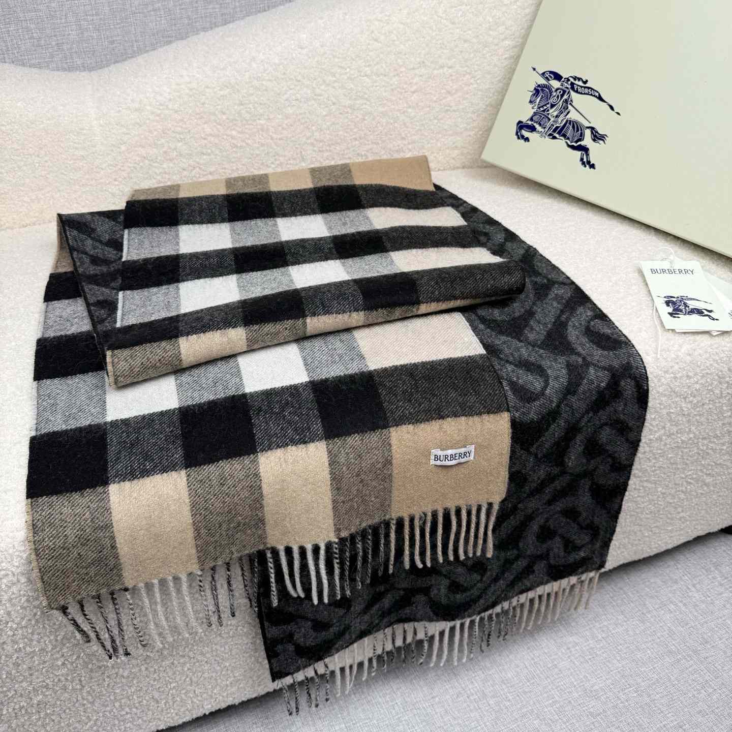 Burberry Reversible Check And Monogram Cashmere Scarf  - EUR FASHION