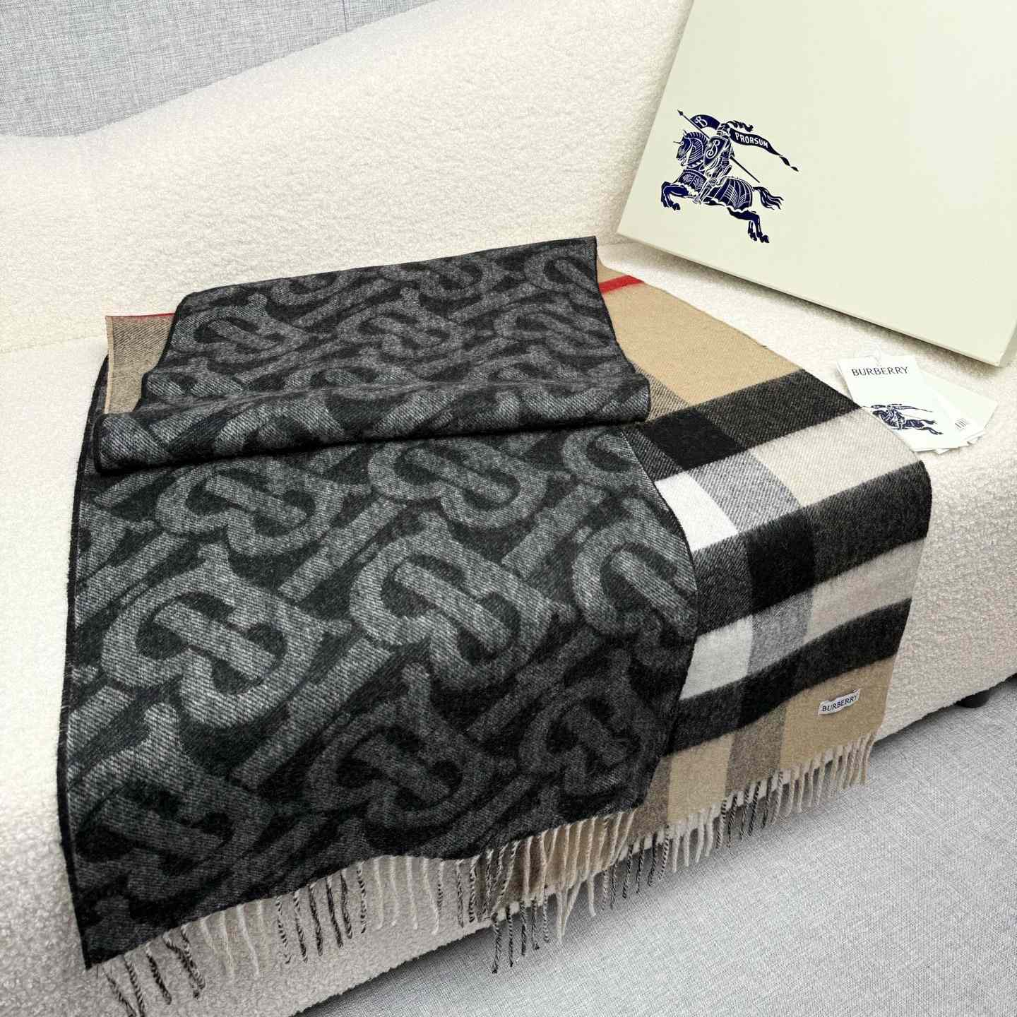 Burberry Reversible Check And Monogram Cashmere Scarf  - EUR FASHION
