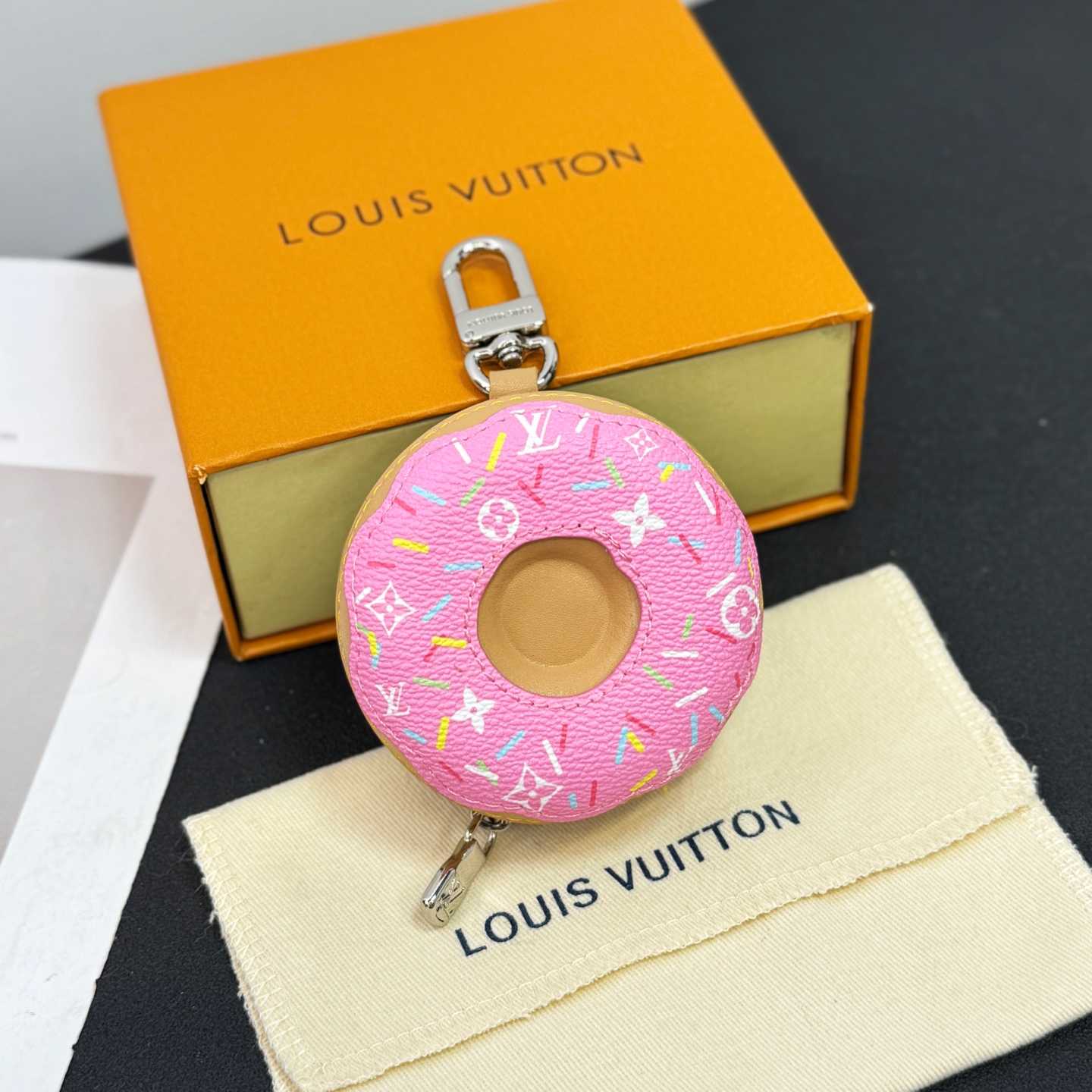 Louis Vuitton LV Donut Bag Charm   M02549 - EUR FASHION