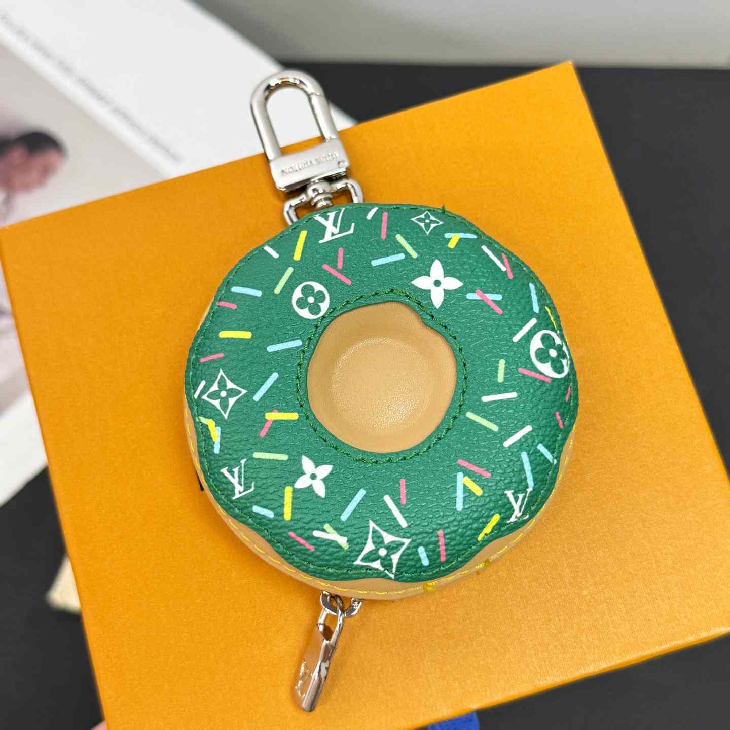 Louis Vuitton LV Donut Bag Charm    - EUR FASHION